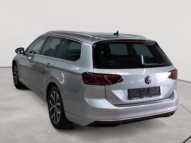 Volkswagen Passat view 5