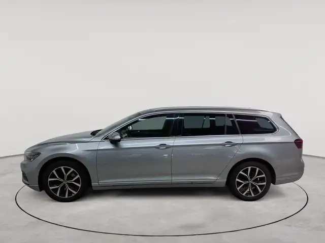 Volkswagen Passat view 6