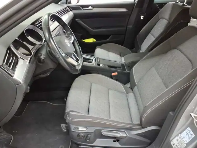 Volkswagen Passat view 7