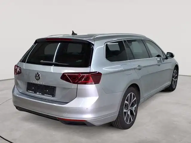 Volkswagen Passat view 4
