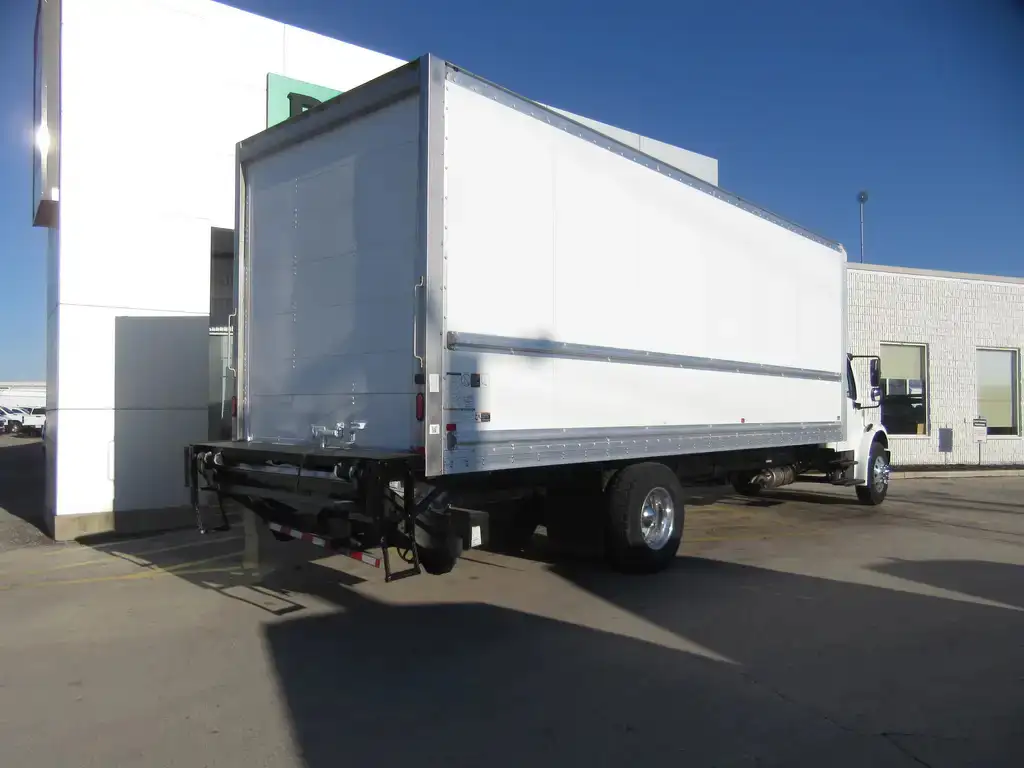 Freightliner M2 106 2019 photo 2