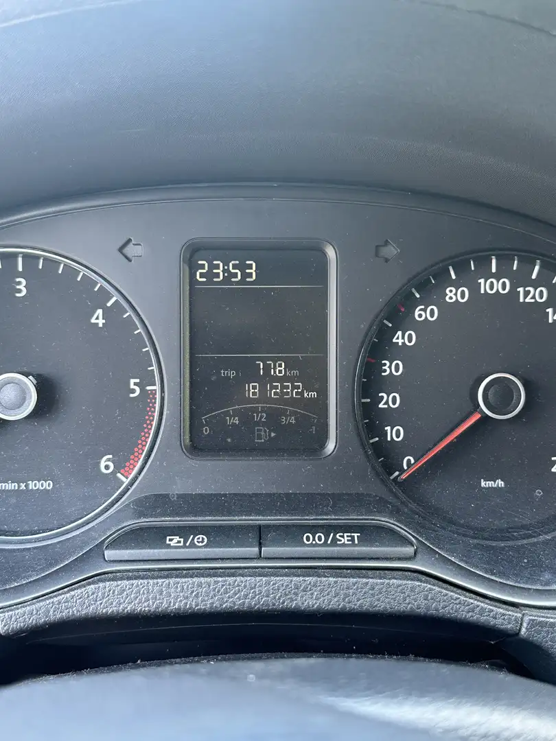 Volkswagen Polo - 2