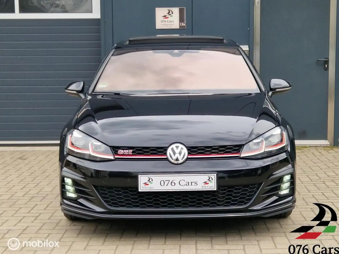 Volkswagen Golf GTI 2.0 TSI Performance 245PK PANO LEDER DYNAUDIO VOL Zwart - 2