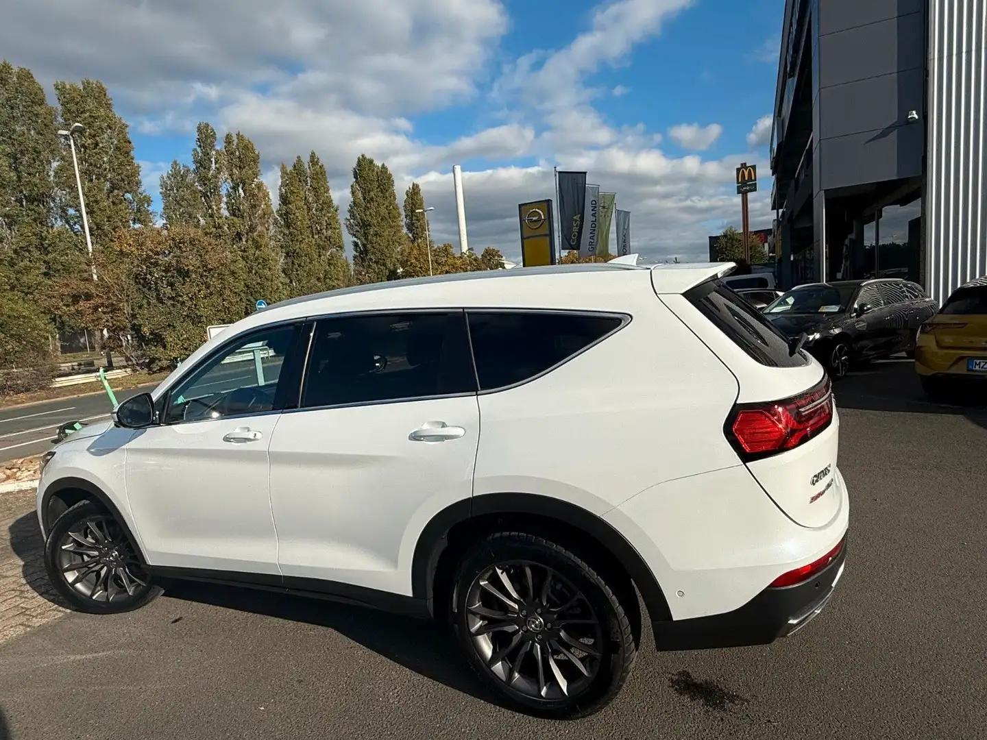 DFSK Fengon 7 2.0 (220PS) Navi, 360°,PDC, LED Weiß - 2