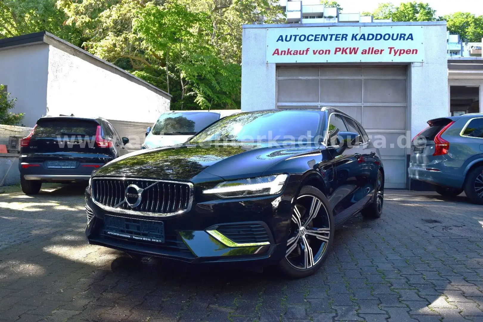 Volvo V60 T6PlusBrightRecharge AWD,Kamera,ACC,Navi,19" Zwart - 2