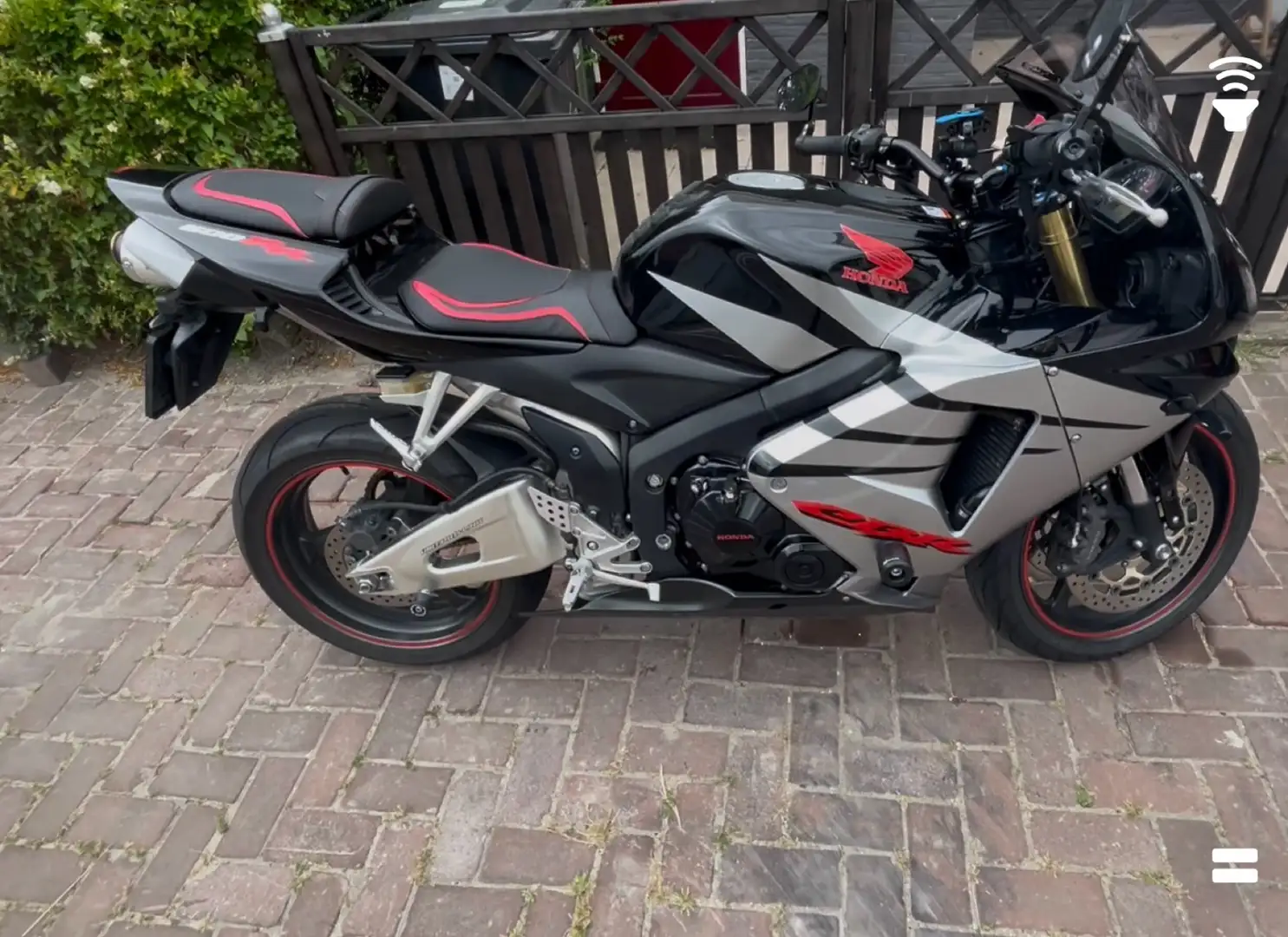 Honda CBR 600 RR Černá - 1