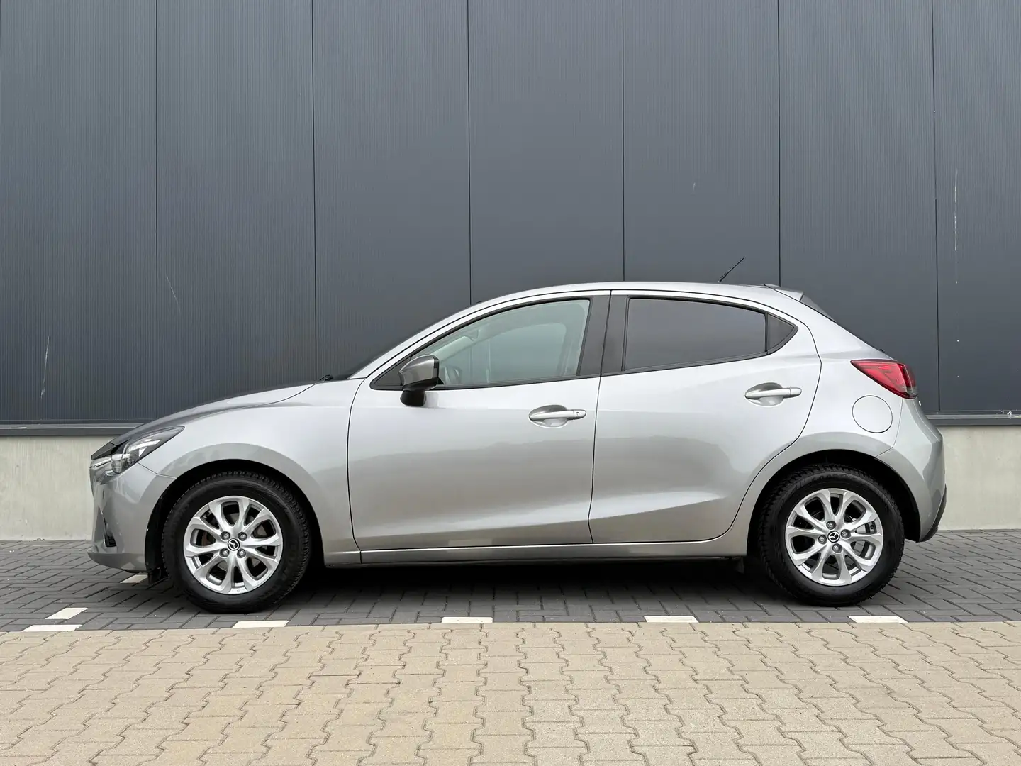 Mazda 2 1.5 Skyactiv-G Automaat Navi PDC Cruise Dealer ond Gris - 2