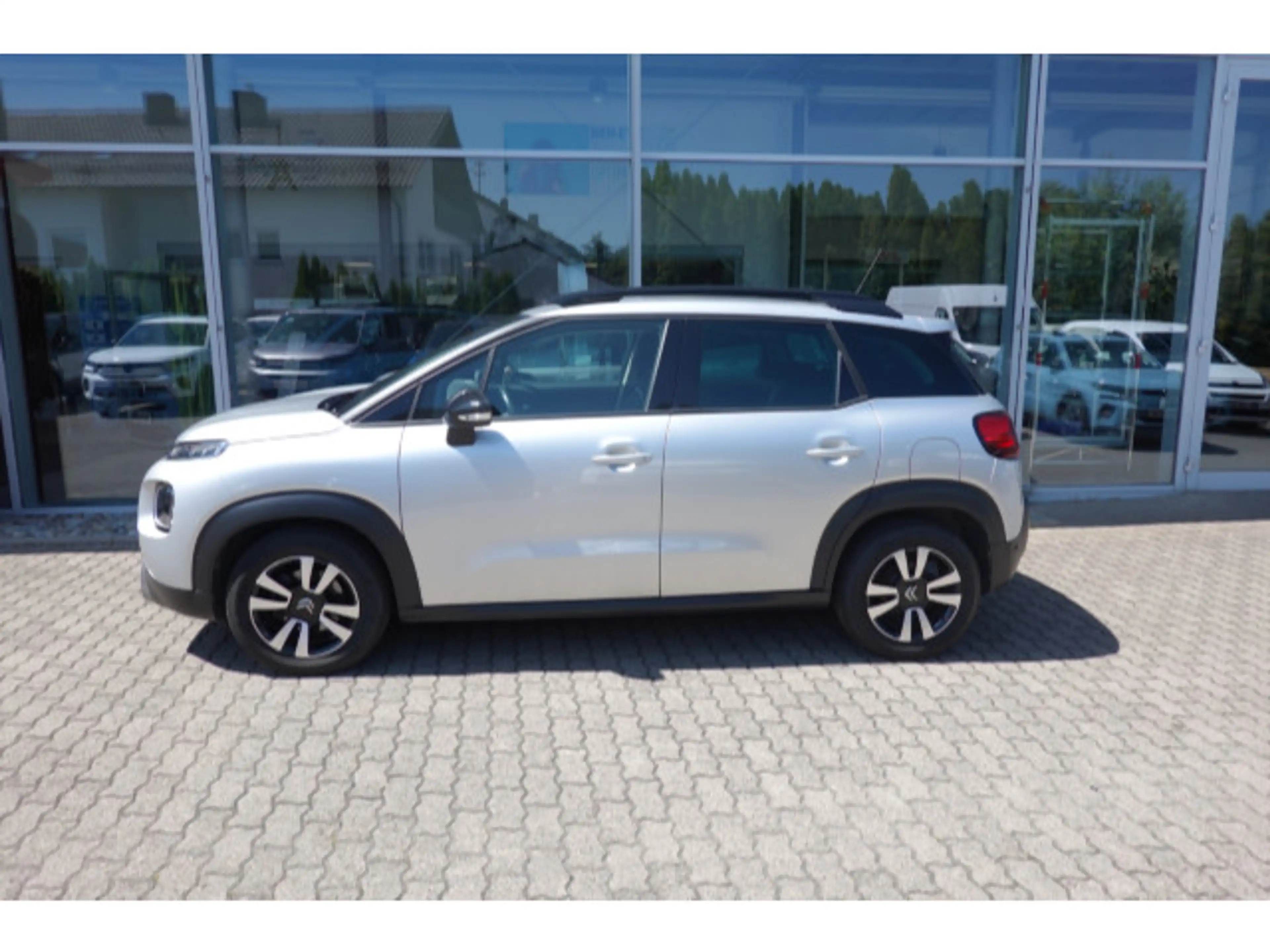 Citroen C3 Aircross 1.2 PureTech 110 Shine S&S — photo 2