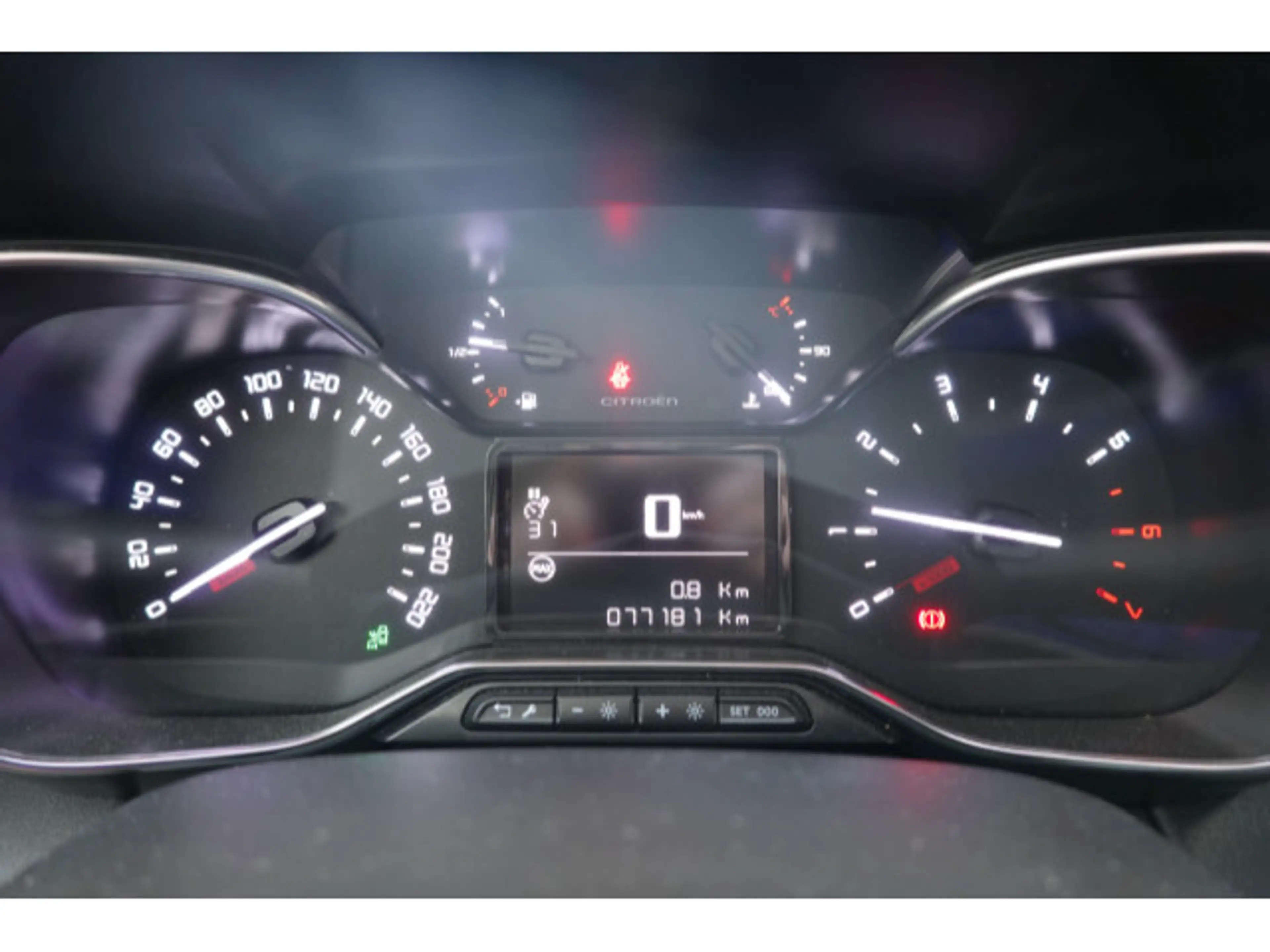 Citroen C3 Aircross 1.2 PureTech 110 Shine S&S — photo 10