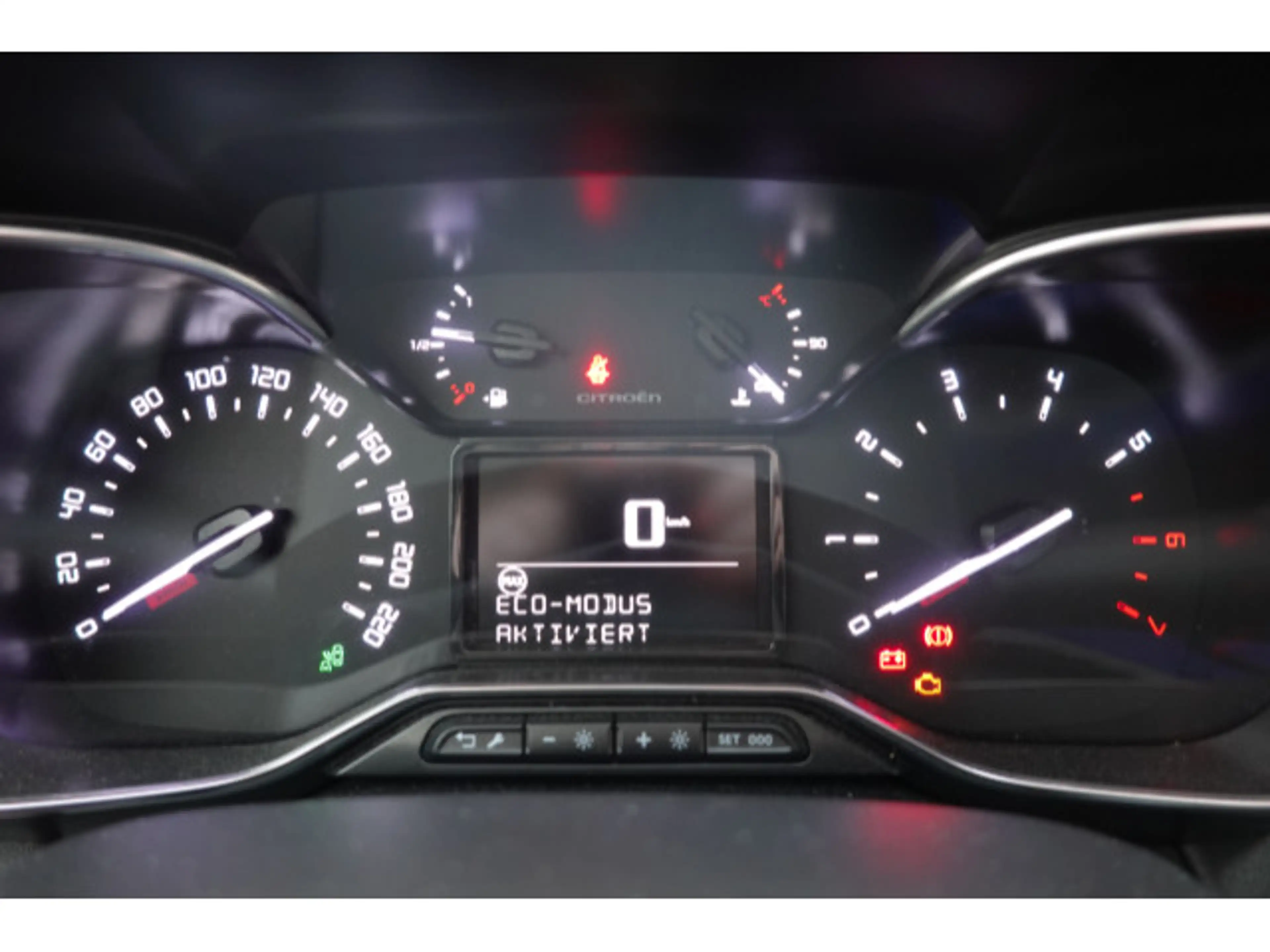 Citroen C3 Aircross 1.2 PureTech 110 Shine S&S — photo 9