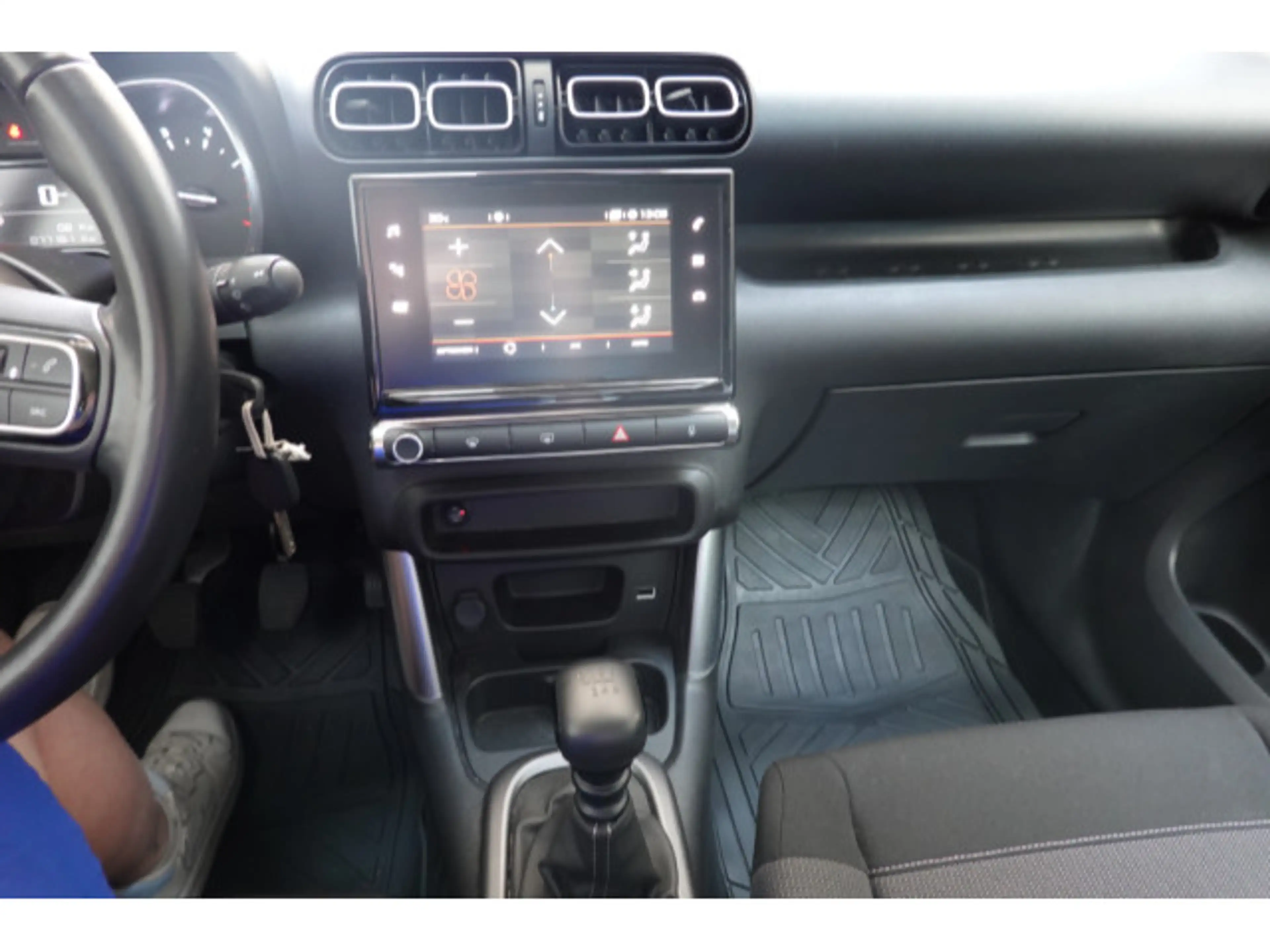Citroen C3 Aircross 1.2 PureTech 110 Shine S&S — photo 11