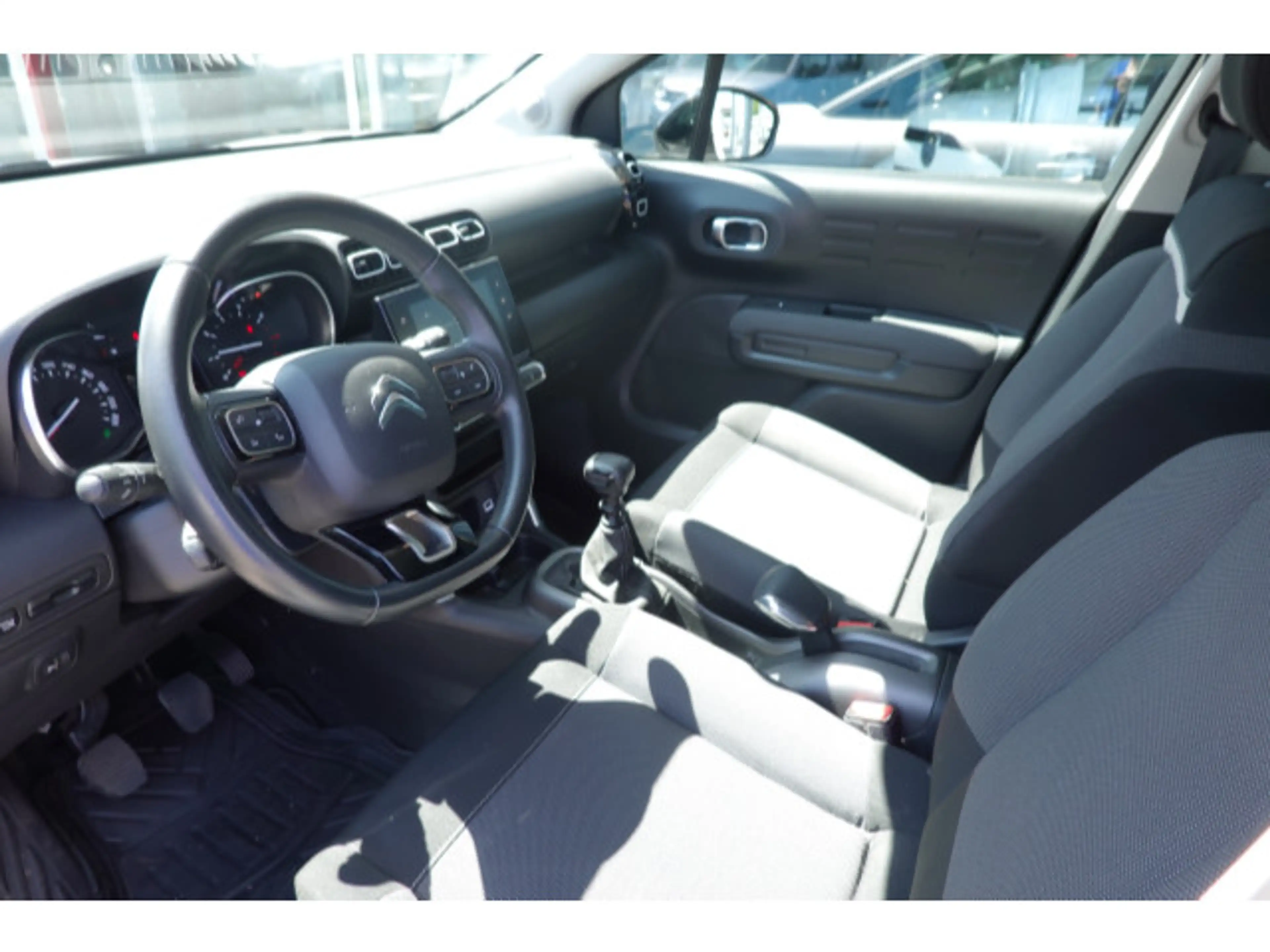 Citroen C3 Aircross 1.2 PureTech 110 Shine S&S — photo 13