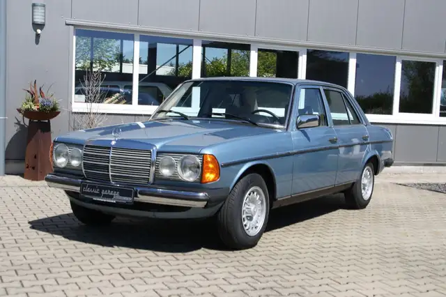 Mercedes-Benz 200 W123 * Frühes Modell * Sehr schön...
