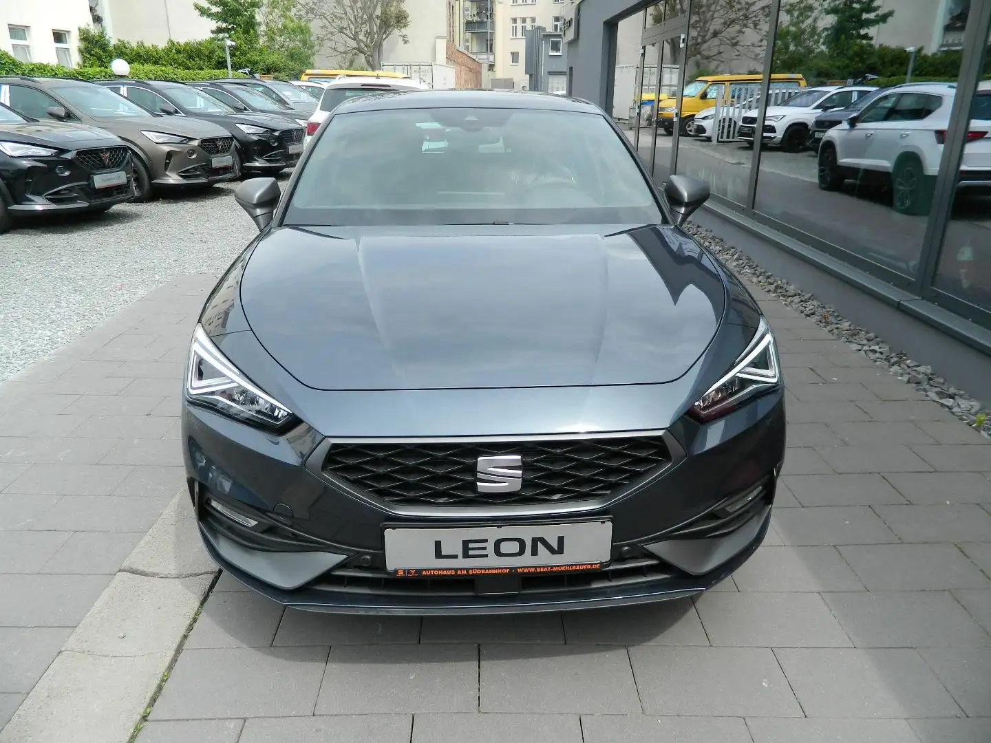 SEAT Leon FR 1.5 eTSI DSG PanoramaD/Sitzheiz/VollLED/PDC/Ass Grau - 2