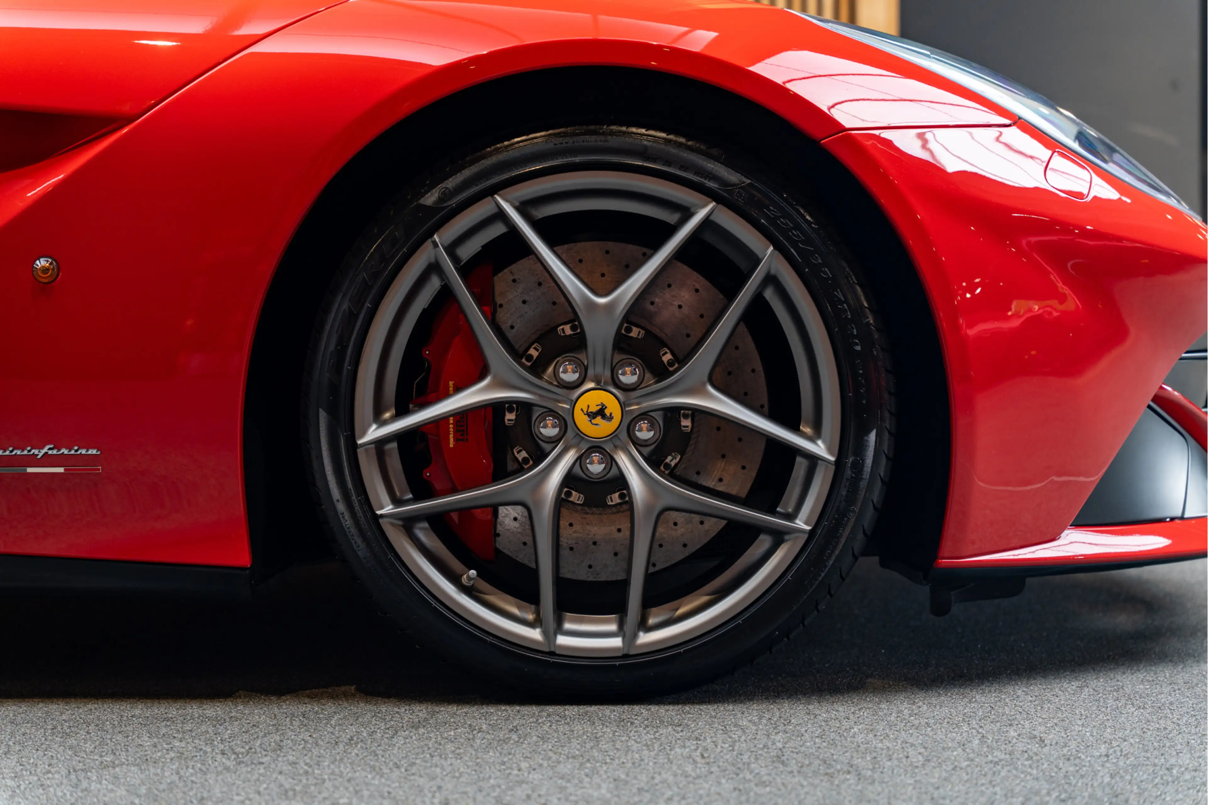 Ferrari F12 Berlinetta Carbon Lift Rosso Corsa Camera 6.3 Berl — photo 13
