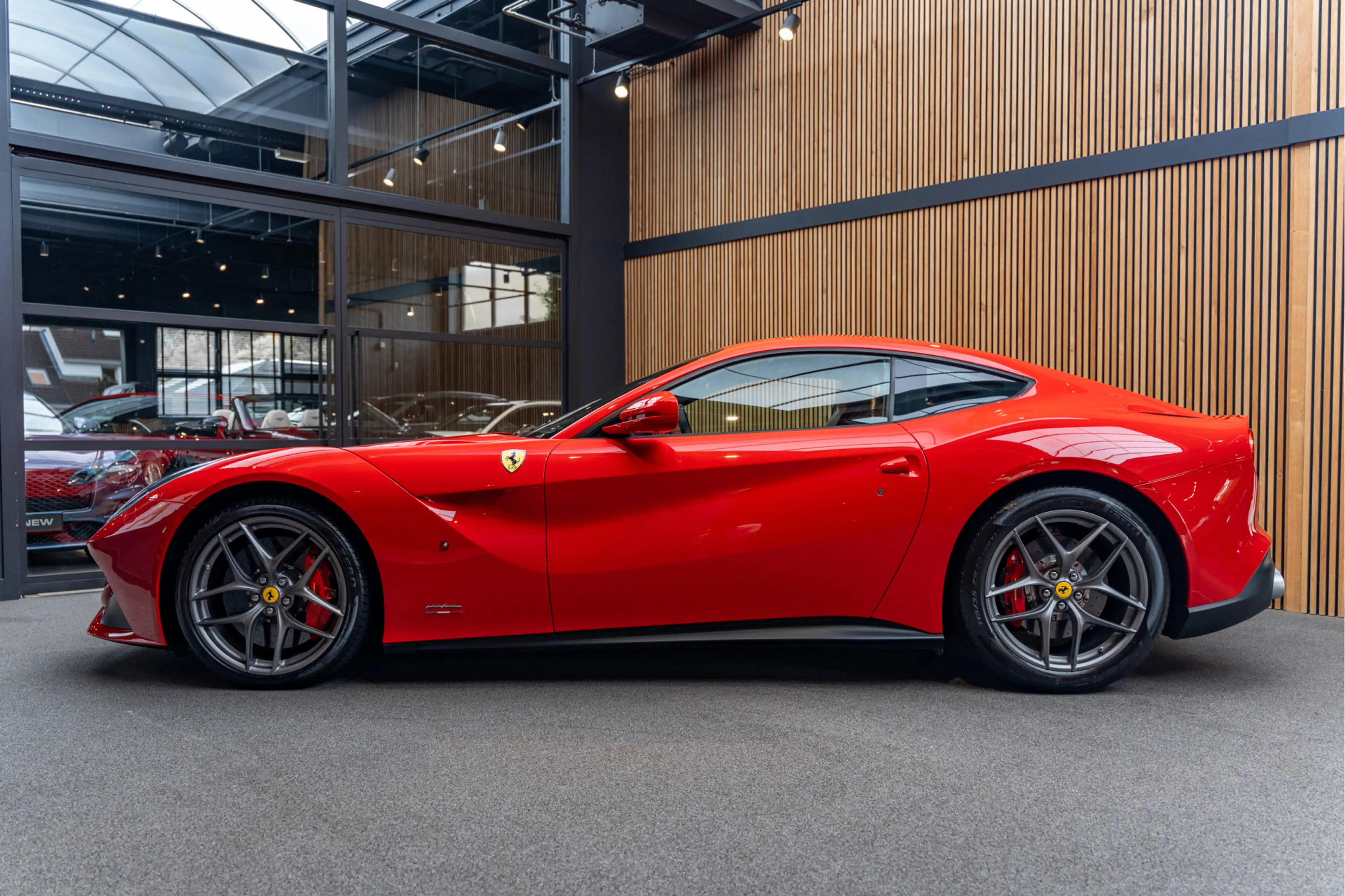 Ferrari F12 Berlinetta Carbon Lift Rosso Corsa Camera 6.3 Berl — photo 3