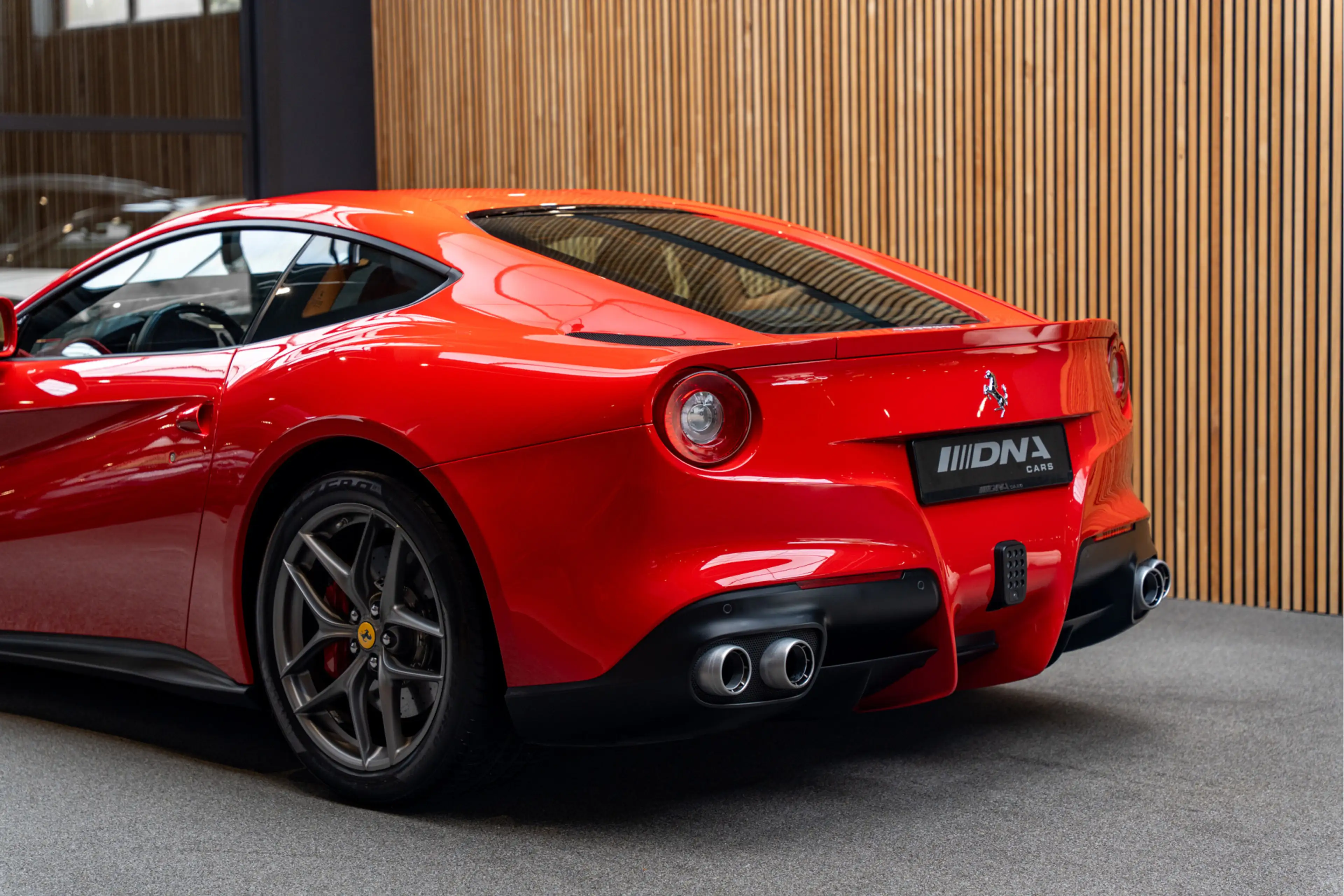 Ferrari F12 Berlinetta Carbon Lift Rosso Corsa Camera 6.3 Berl — photo 11