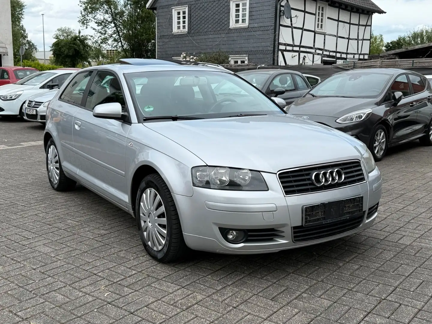 Audi A3 2.0 TDI Ambiente Schiebedach TÜV 09/25 Silber - 1