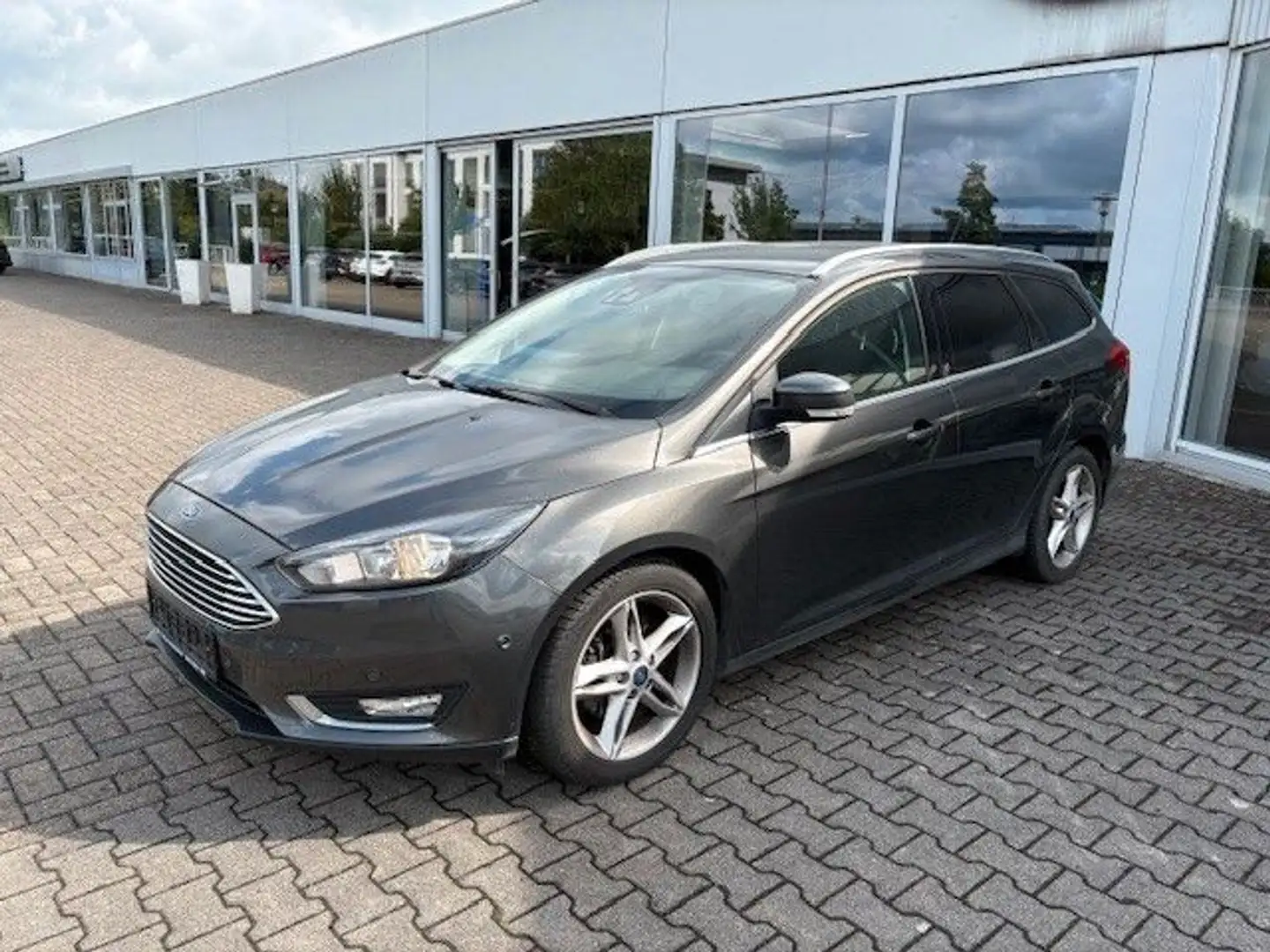 Ford Focus 1.0 Titanium Turnier Gris - 1