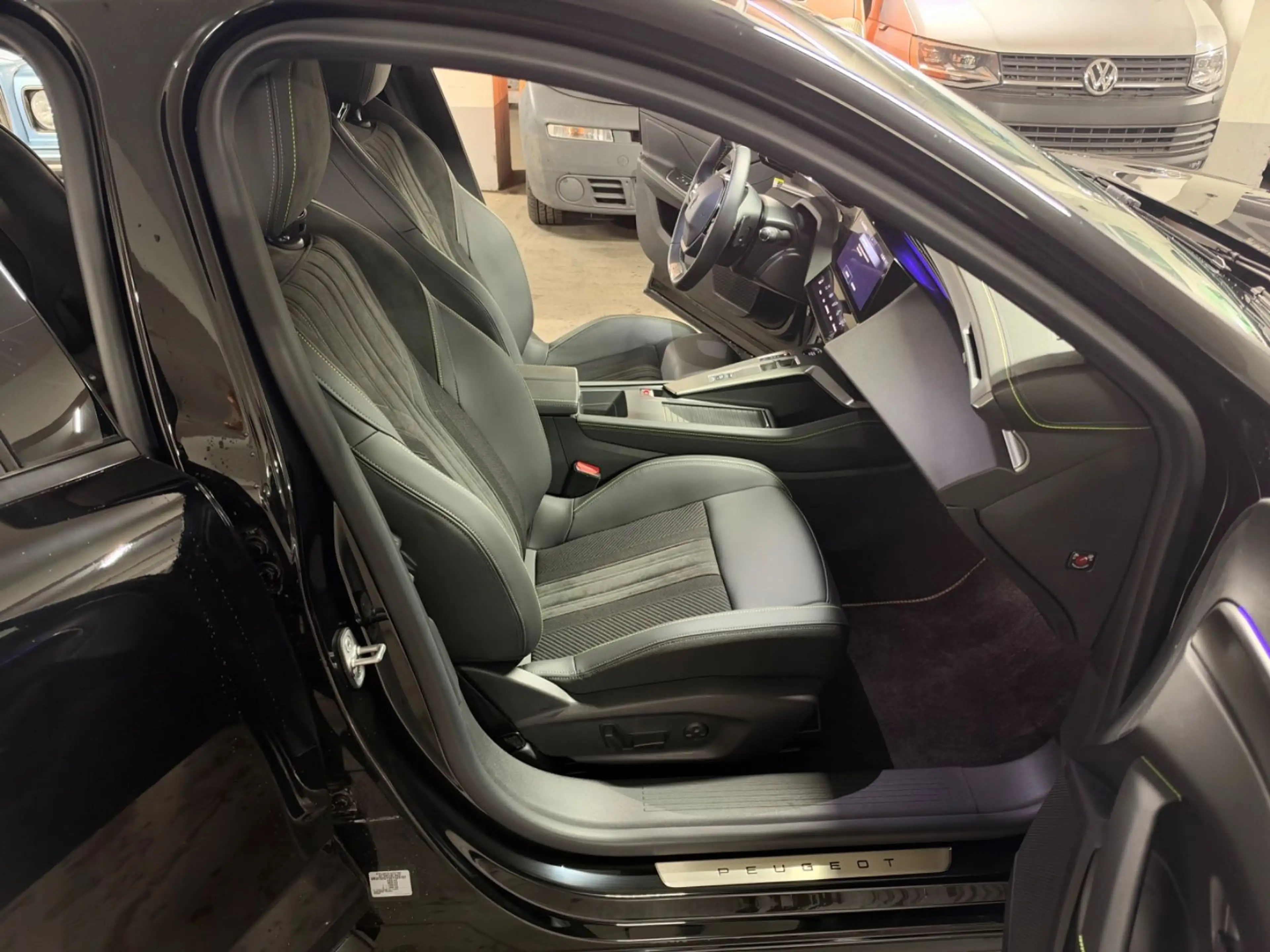 Peugeot 408 Plug in Hybrid 225 GT LED-APPLE-360*-KAMERA — photo 12