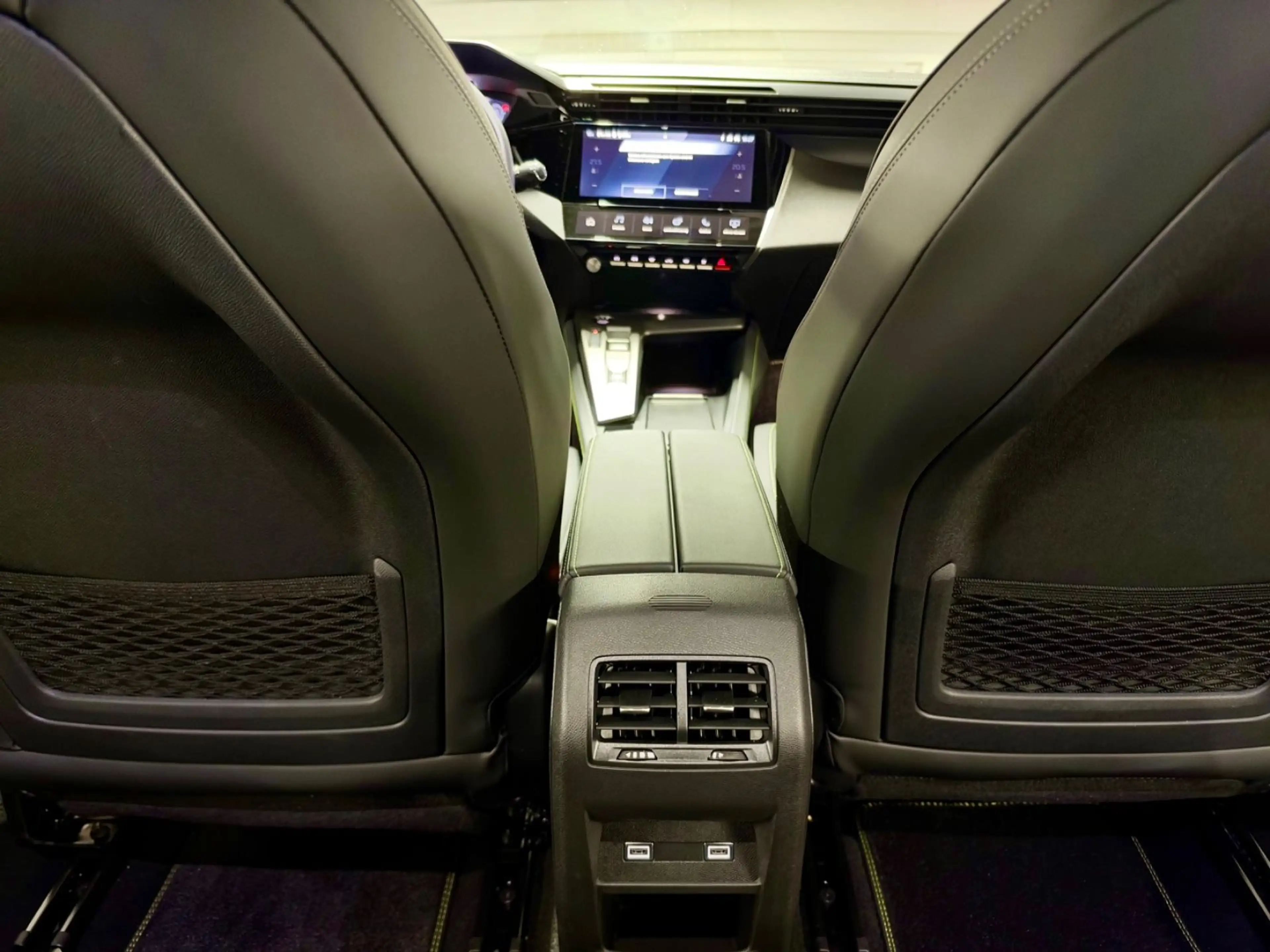 Peugeot 408 Plug in Hybrid 225 GT LED-APPLE-360*-KAMERA — photo 10