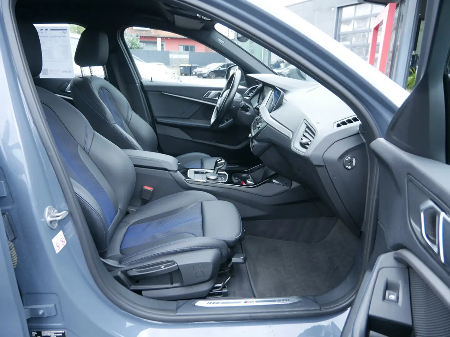 BMW 118 d M Sport KLIMA PDC NAVI LED SCHEINWERFER Grau - 2