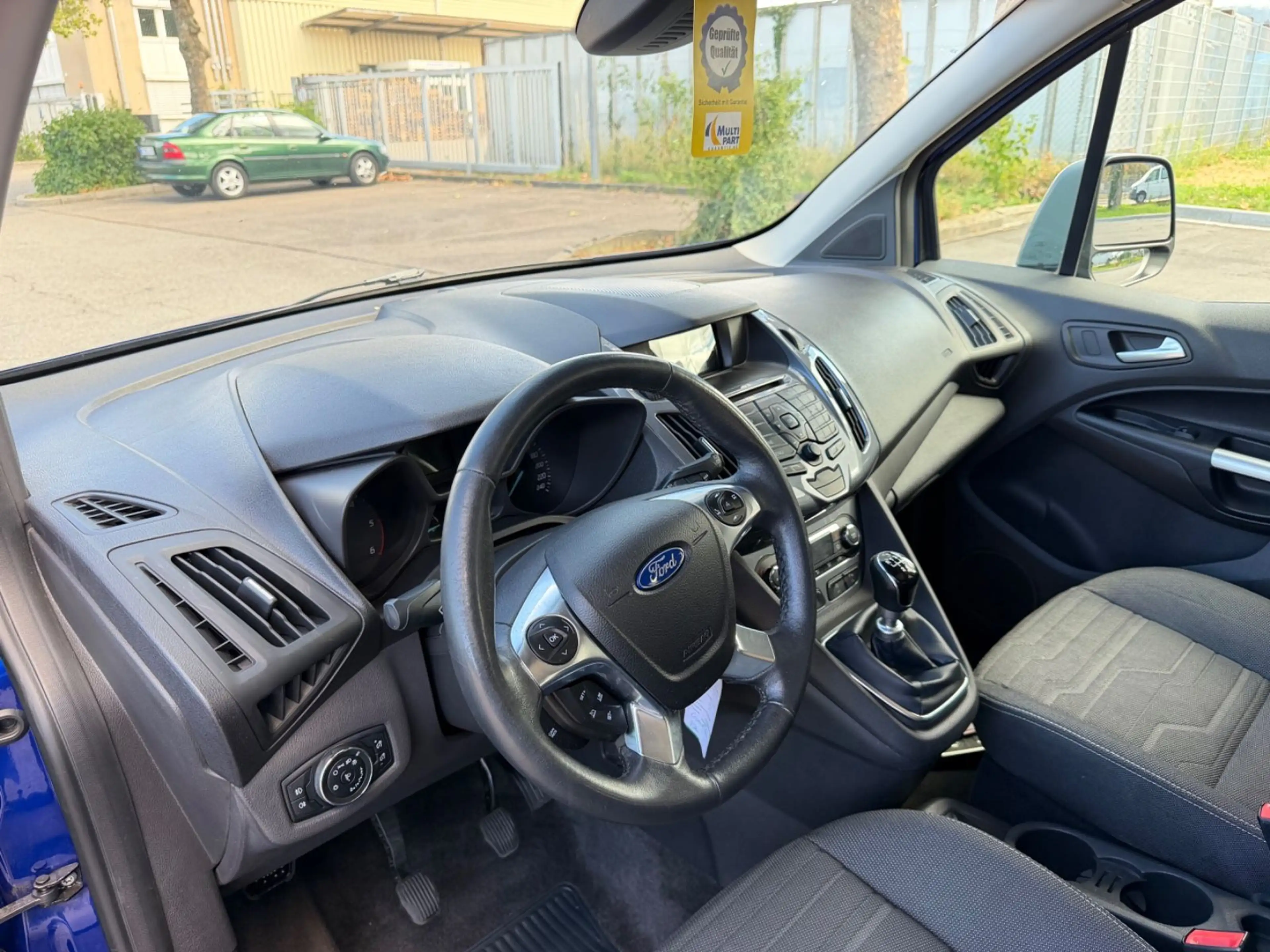 Ford Grand Tourneo Connect Titanium — photo 12