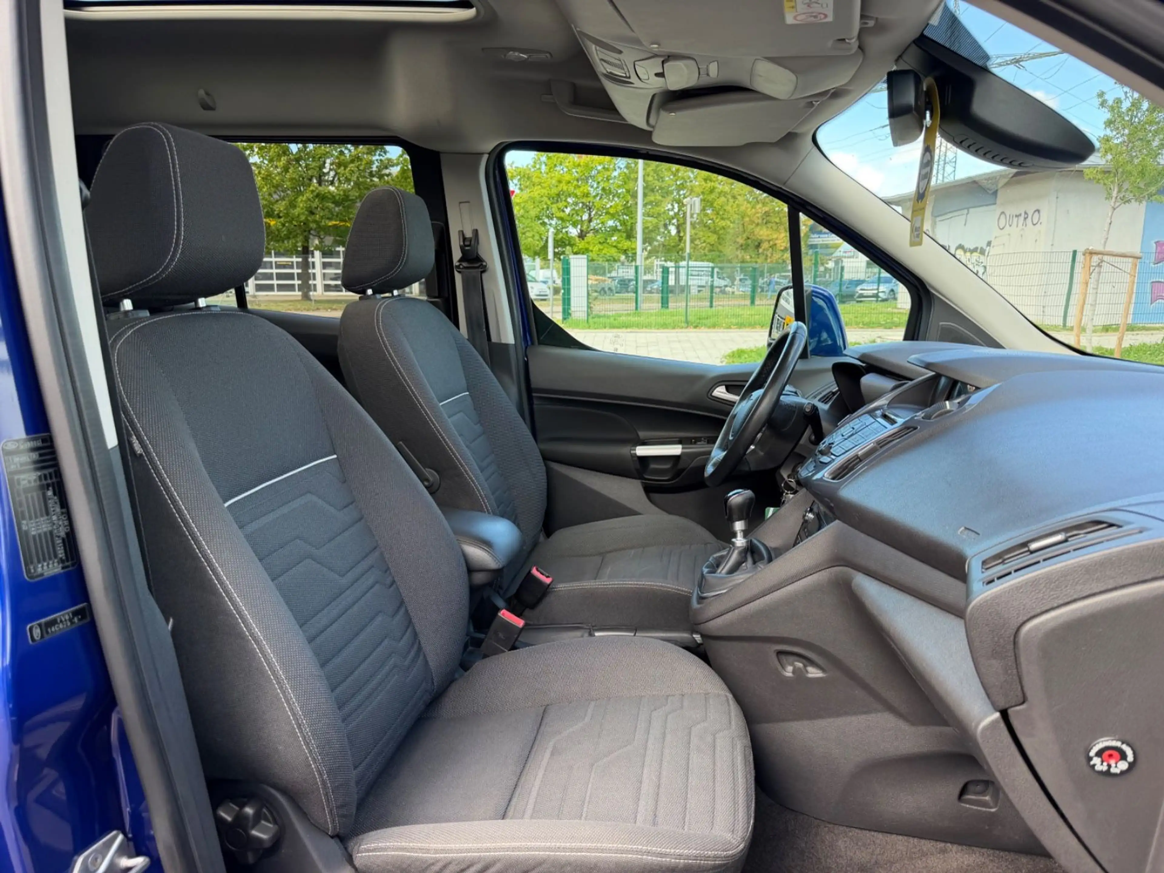 Ford Grand Tourneo Connect Titanium — photo 13