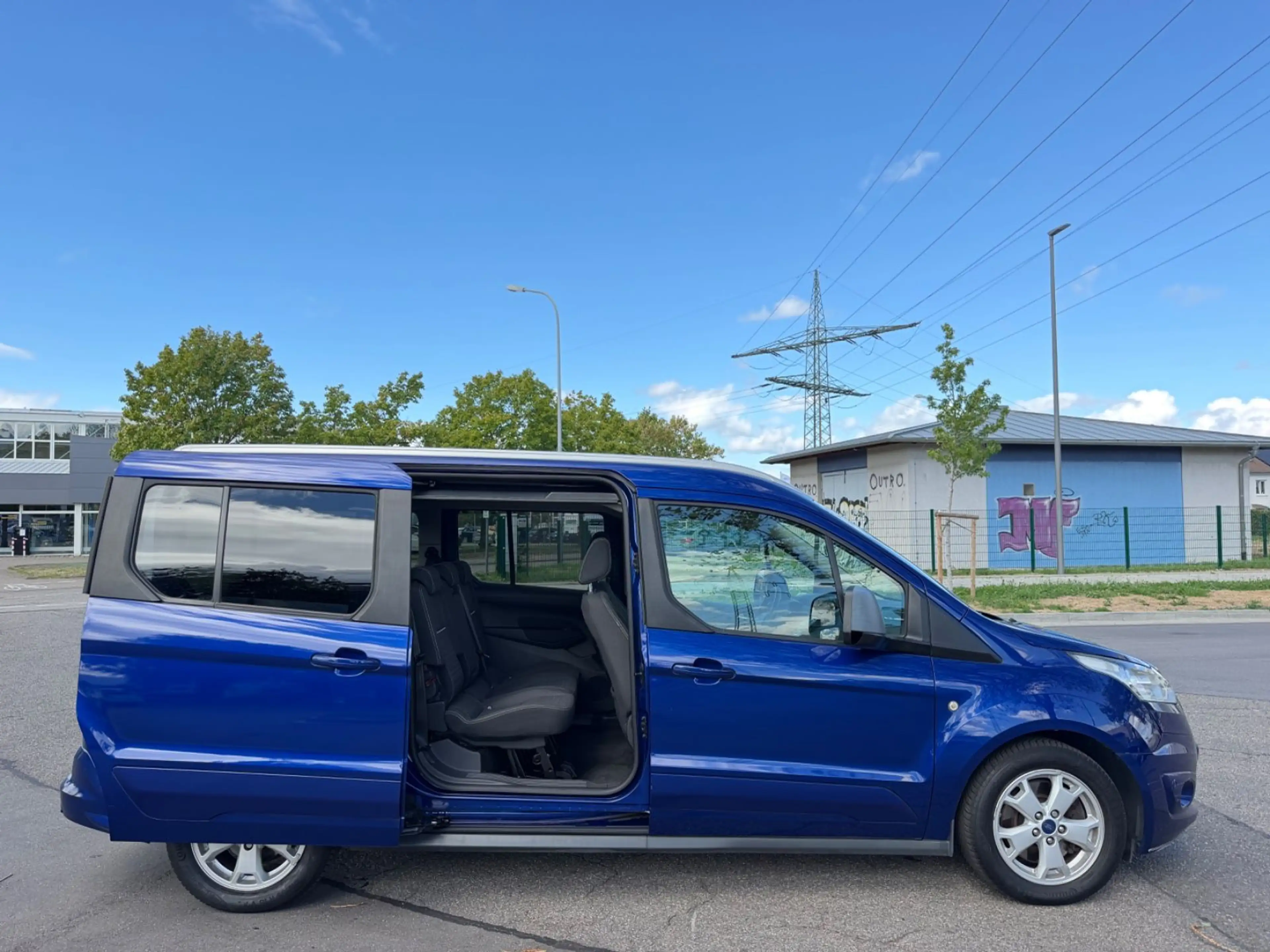 Ford Grand Tourneo Connect Titanium — photo 10