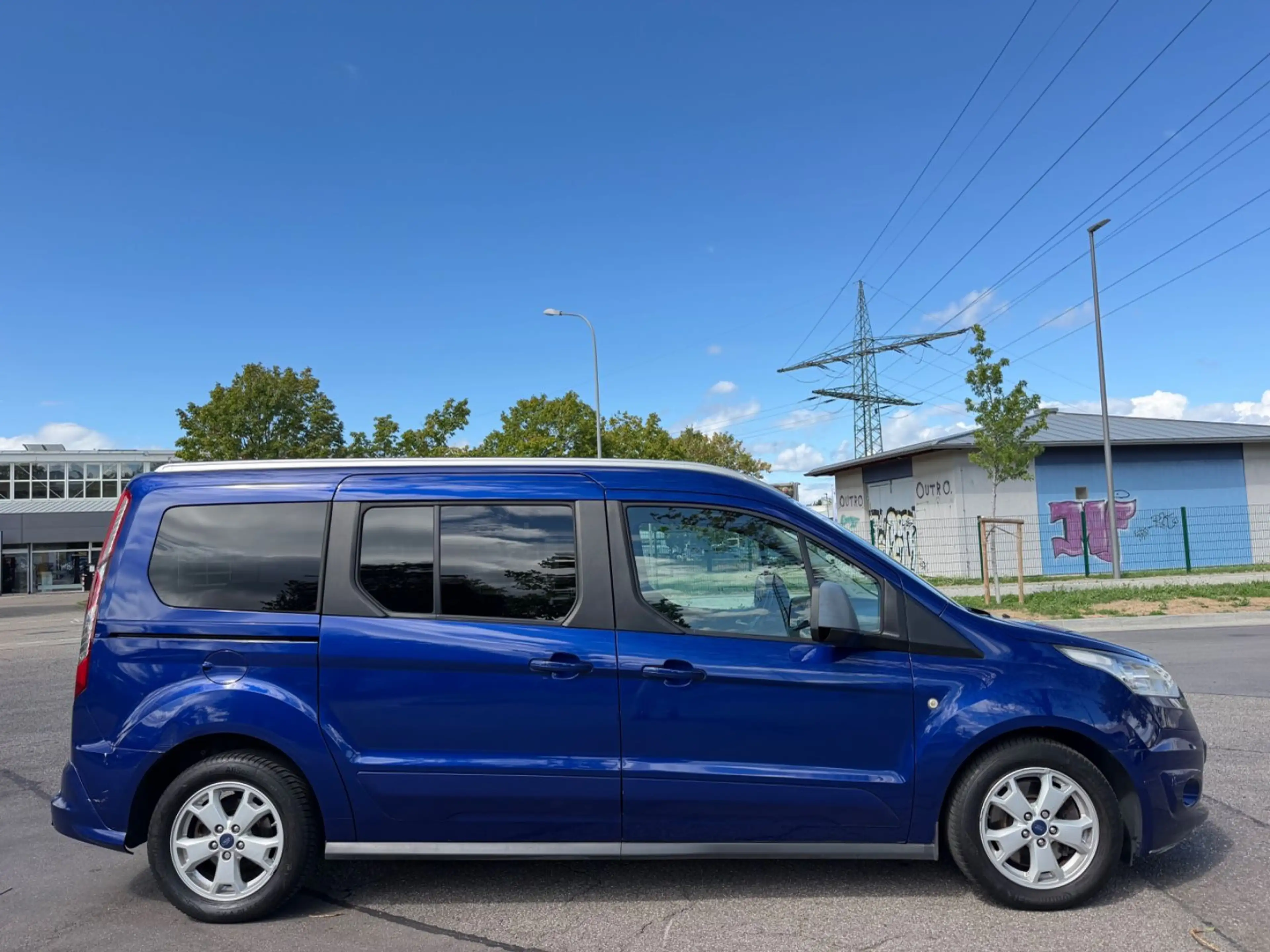 Ford Grand Tourneo Connect Titanium — photo 9