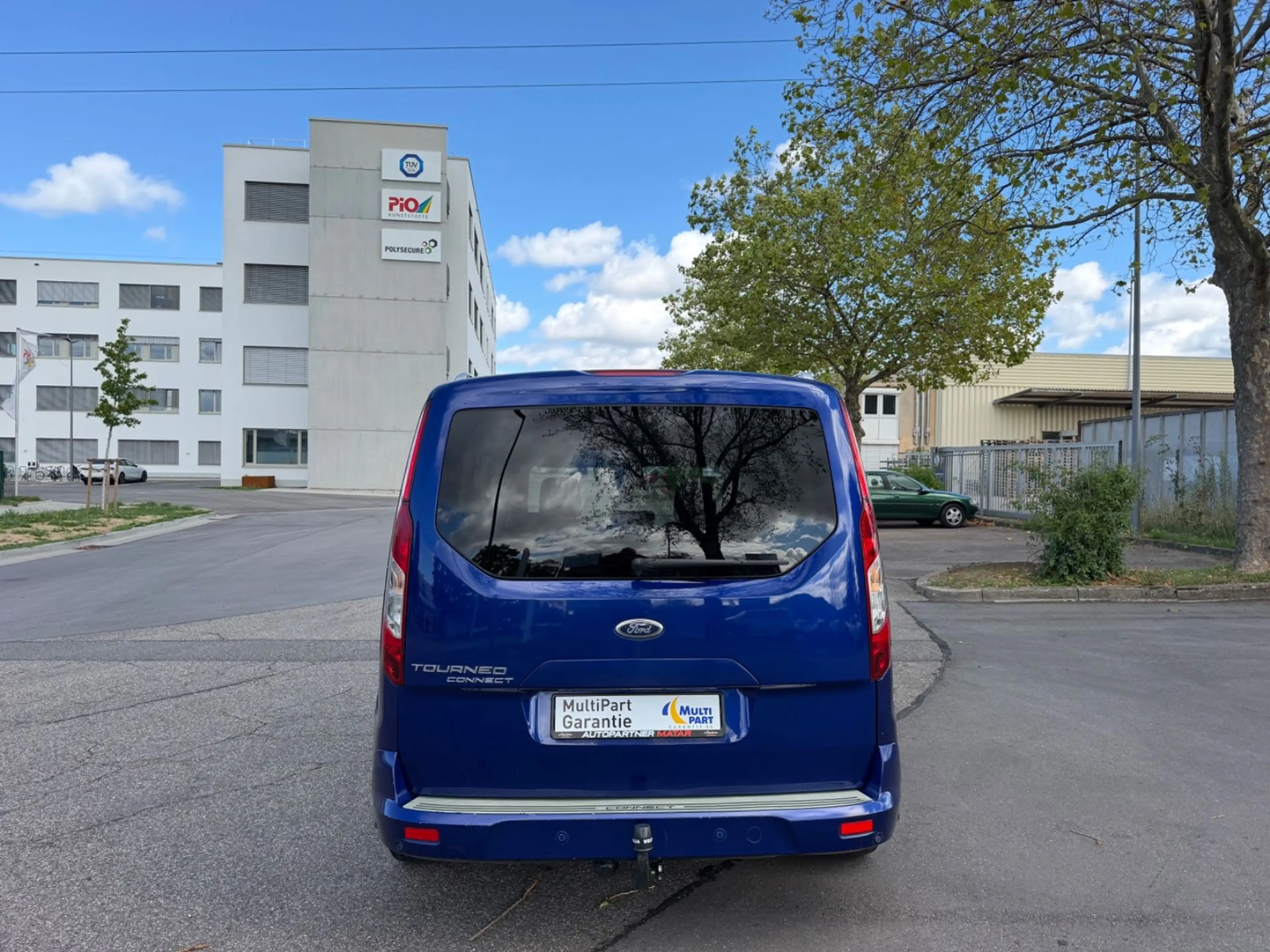 Ford Grand Tourneo Connect Titanium — photo 7