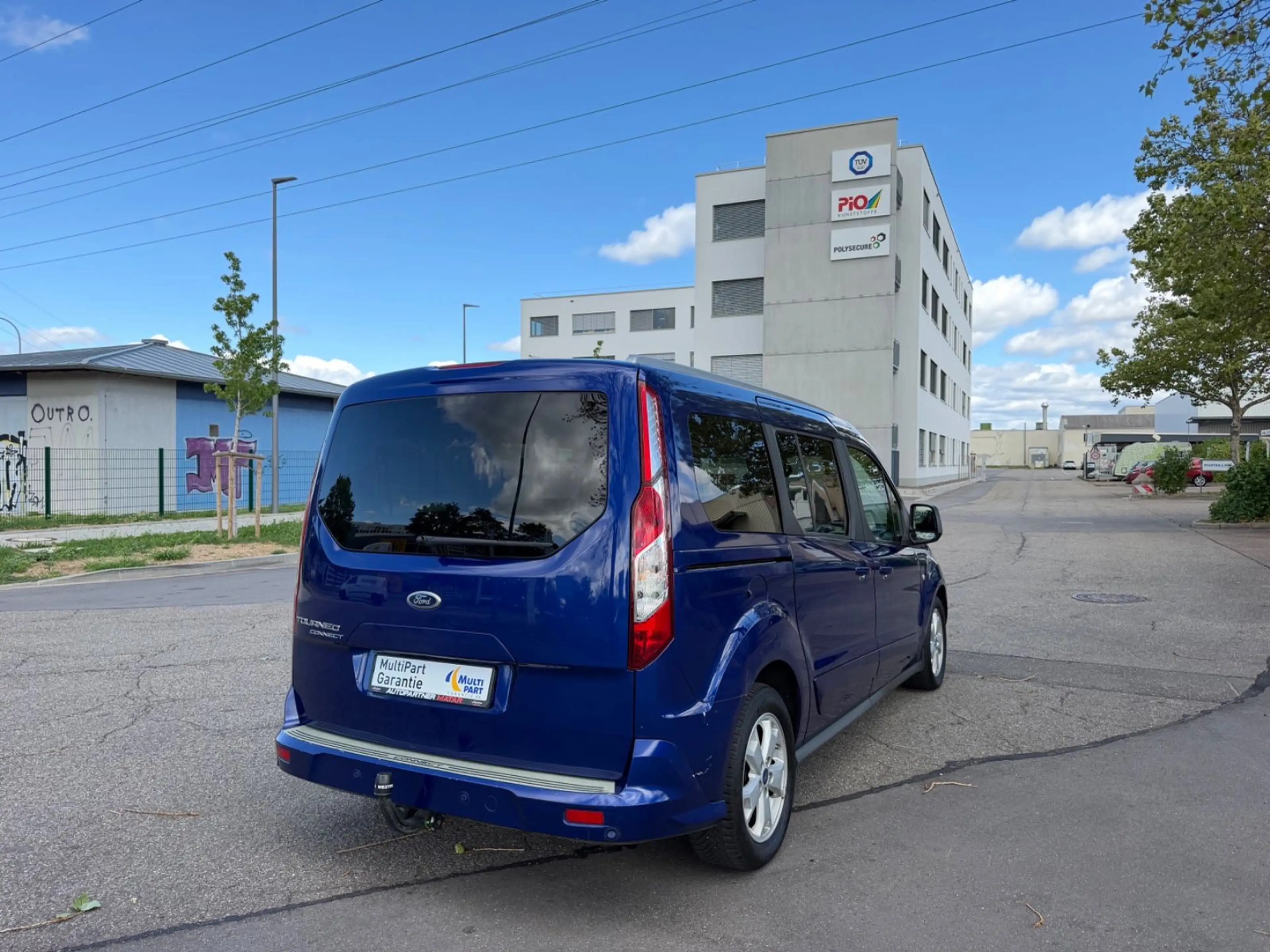 Ford Grand Tourneo Connect Titanium — photo 8