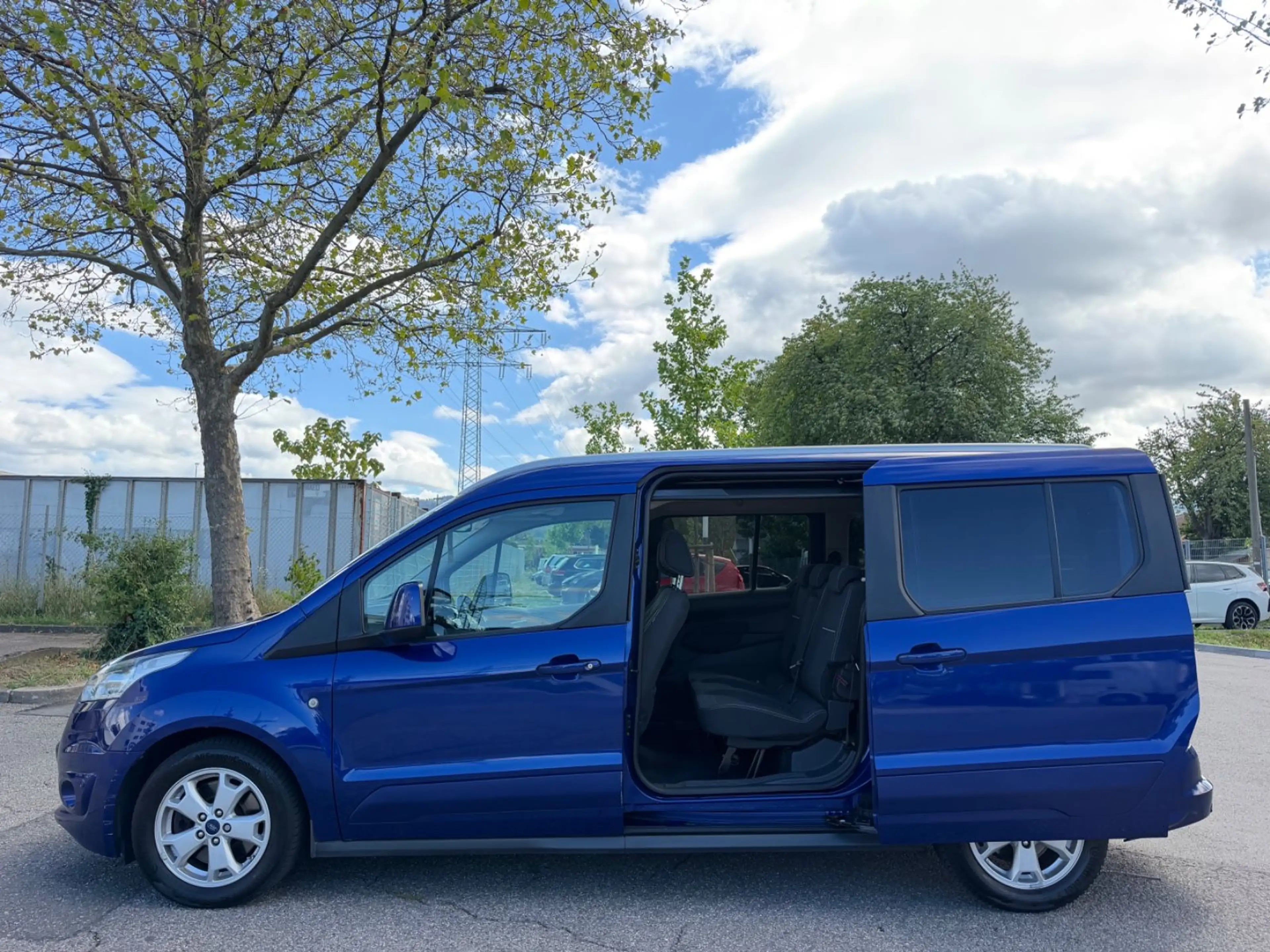Ford Grand Tourneo Connect Titanium — photo 5