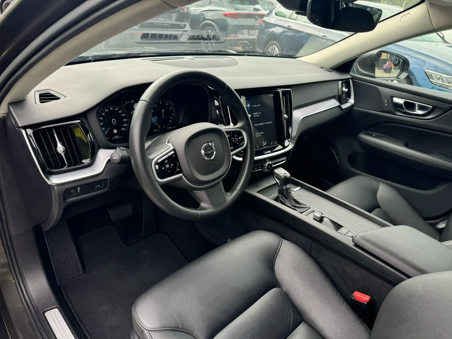 Volvo V60 2.0 T5 Momentum virtual cockpit, leer, navi Gris - 2