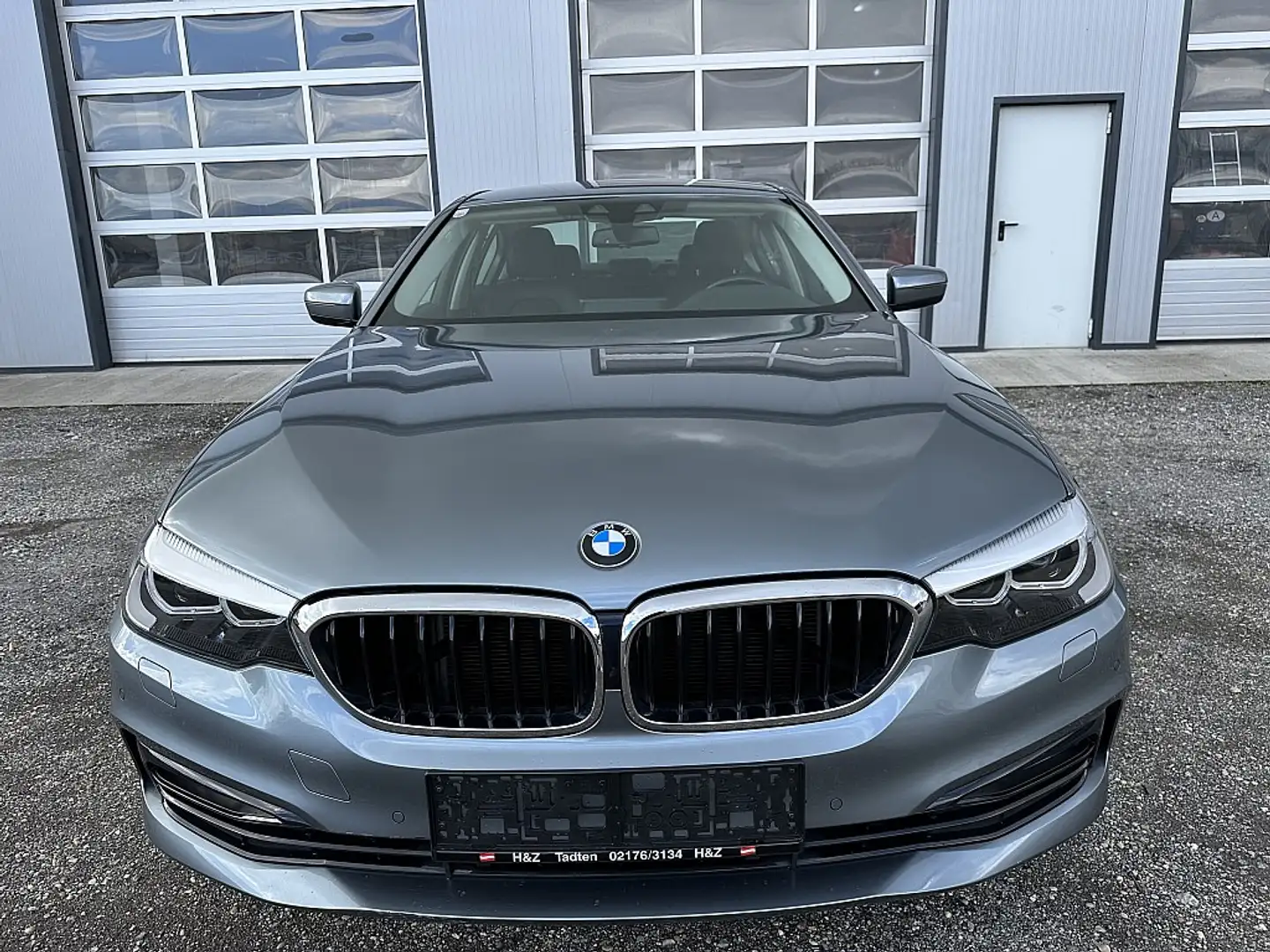 BMW 520 d xDrive Aut. Grau - 1
