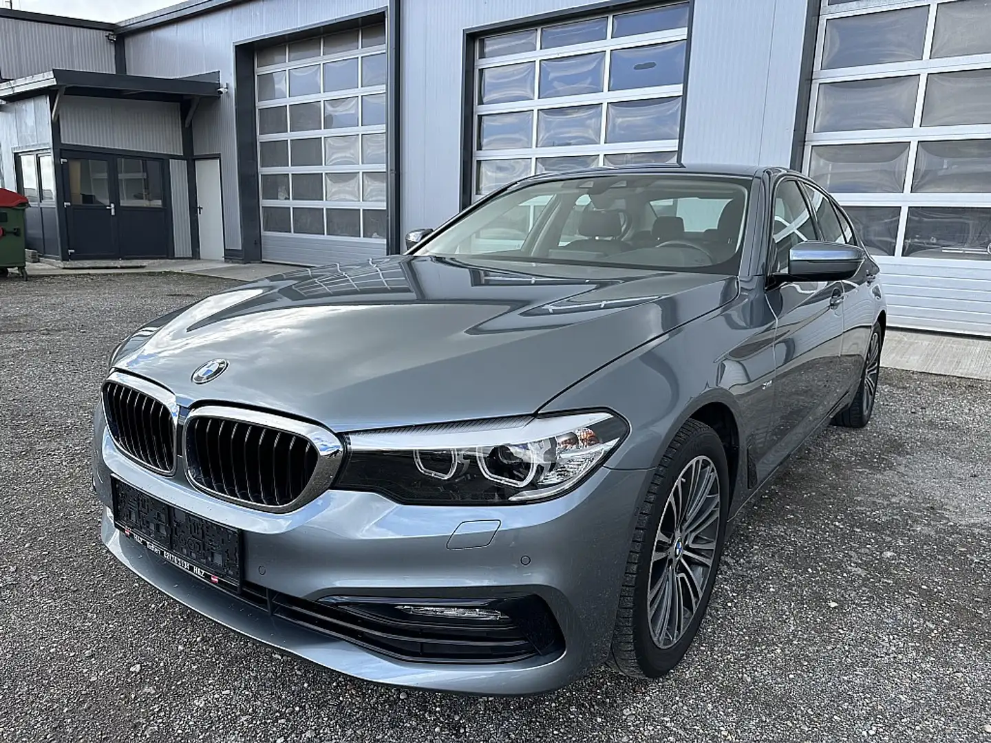 BMW 520 d xDrive Aut. Grau - 2