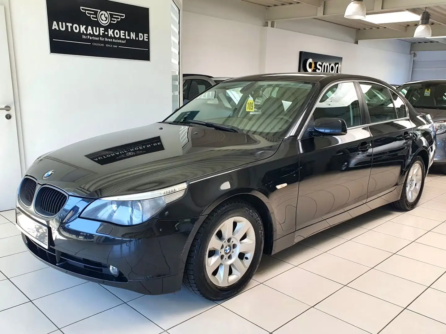 BMW 525 d Automatik/Leder/Navi/Xenon/Schiebedach Noir - 2