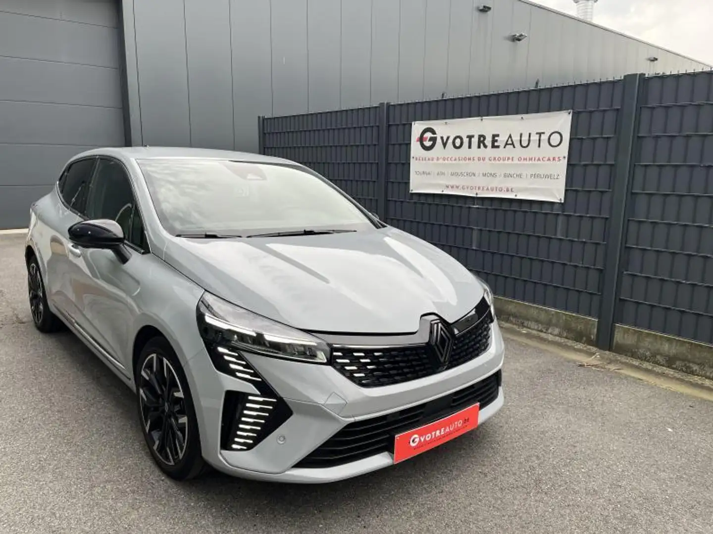 Renault Clio TECHNO TCE 91 Gris - 2