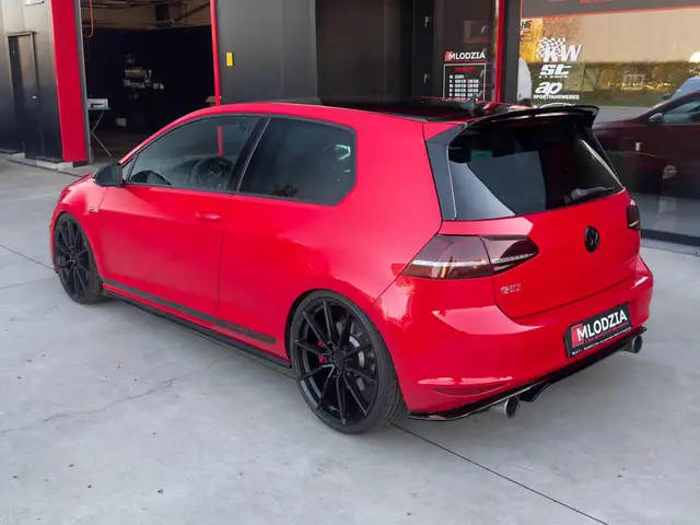 Volkswagen Golf view 3