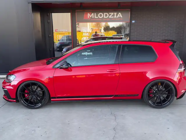 Volkswagen Golf view 2