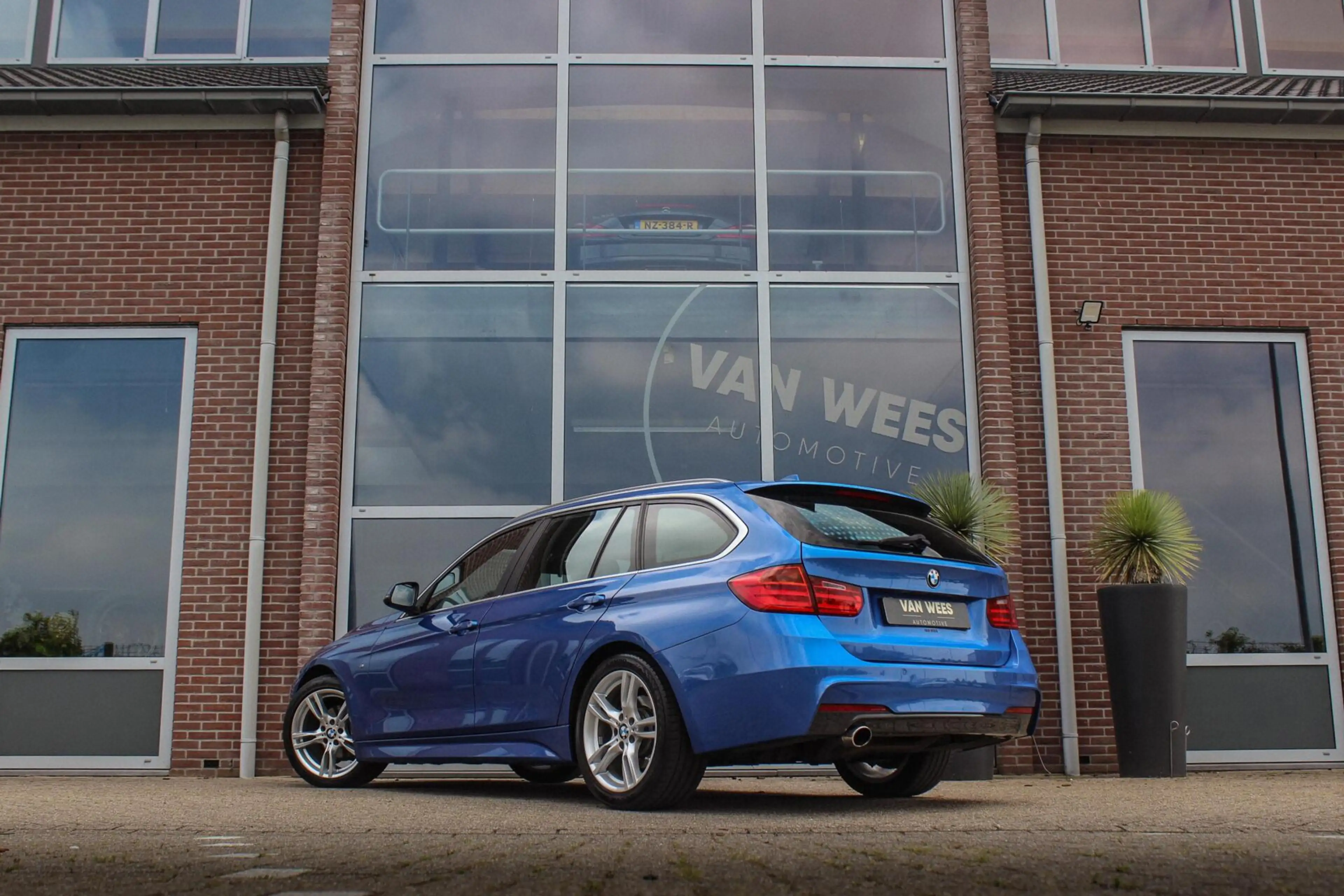 BMW 316 3-serie Touring 316i Limited Series M Sport | NL a — photo 4