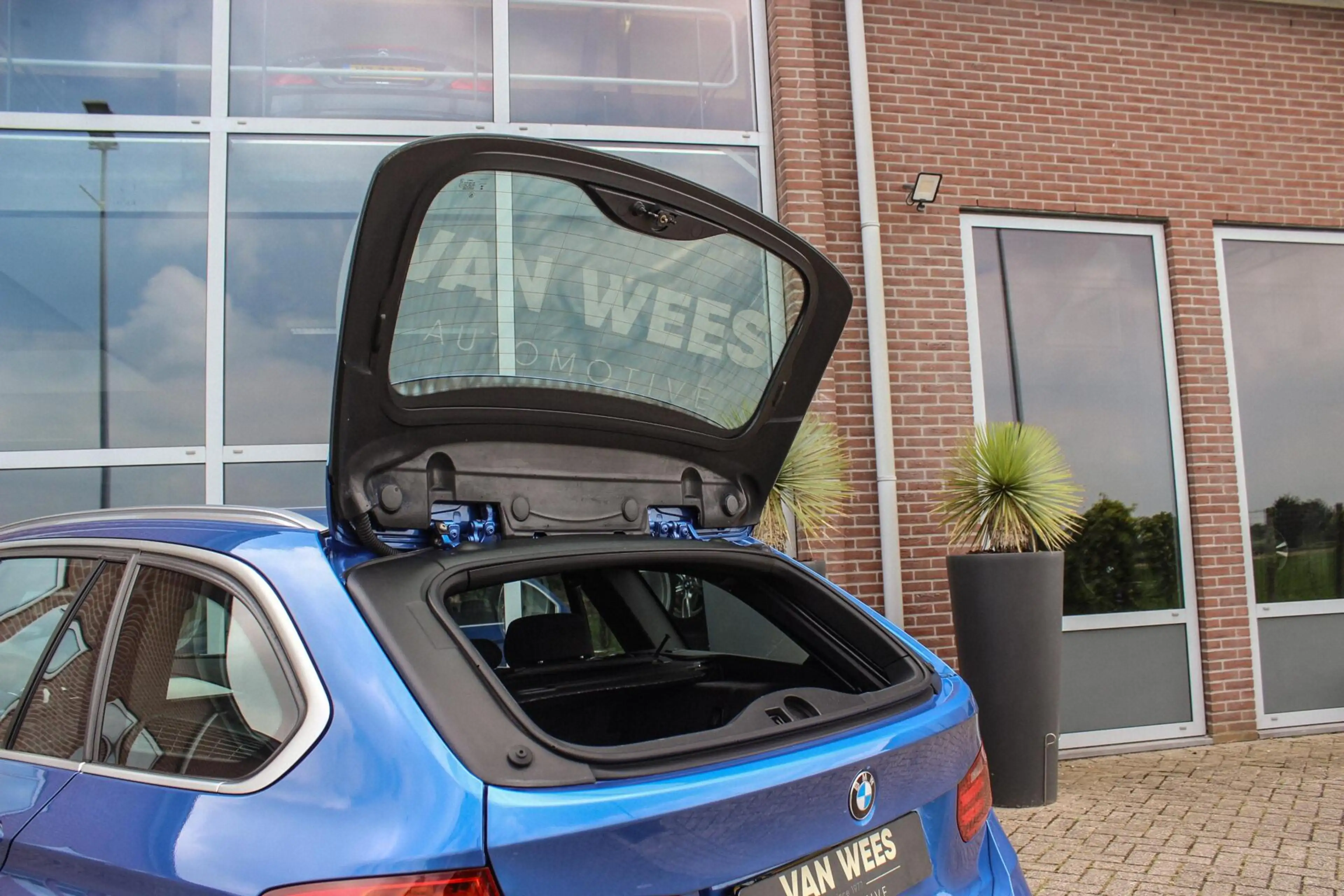 BMW 316 3-serie Touring 316i Limited Series M Sport | NL a — photo 31