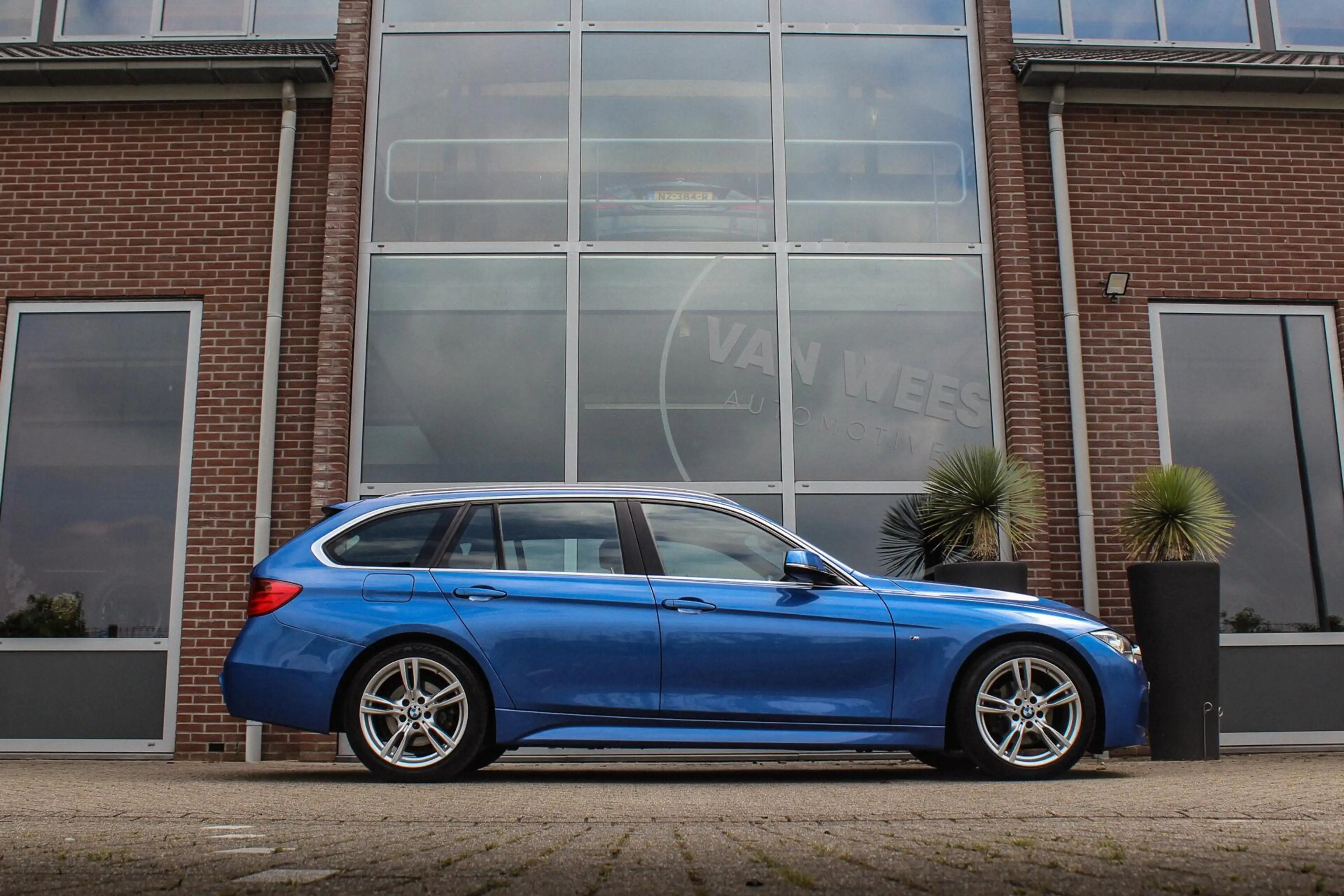 BMW 316 3-serie Touring 316i Limited Series M Sport | NL a — photo 7