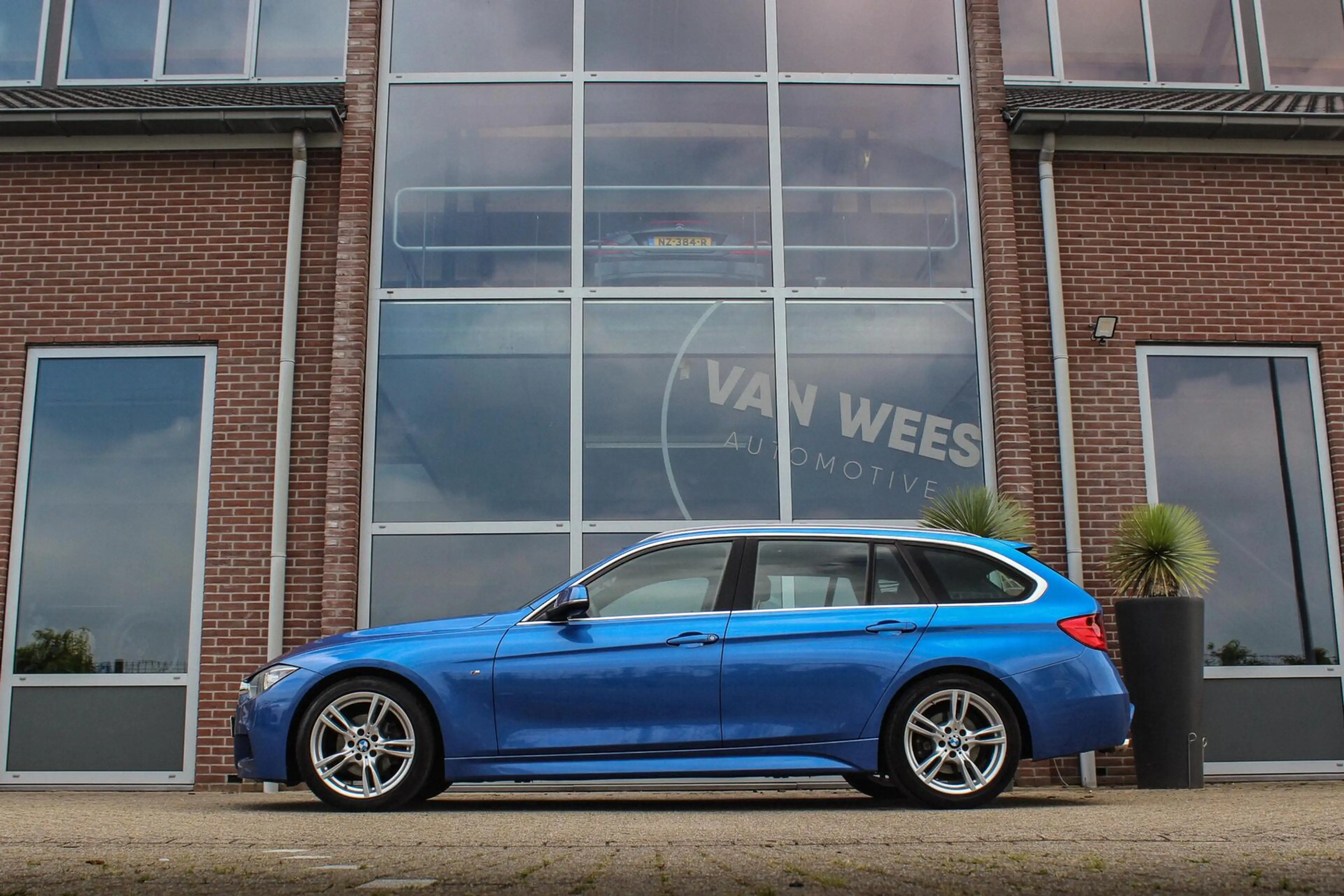 BMW 316 3-serie Touring 316i Limited Series M Sport | NL a — photo 6