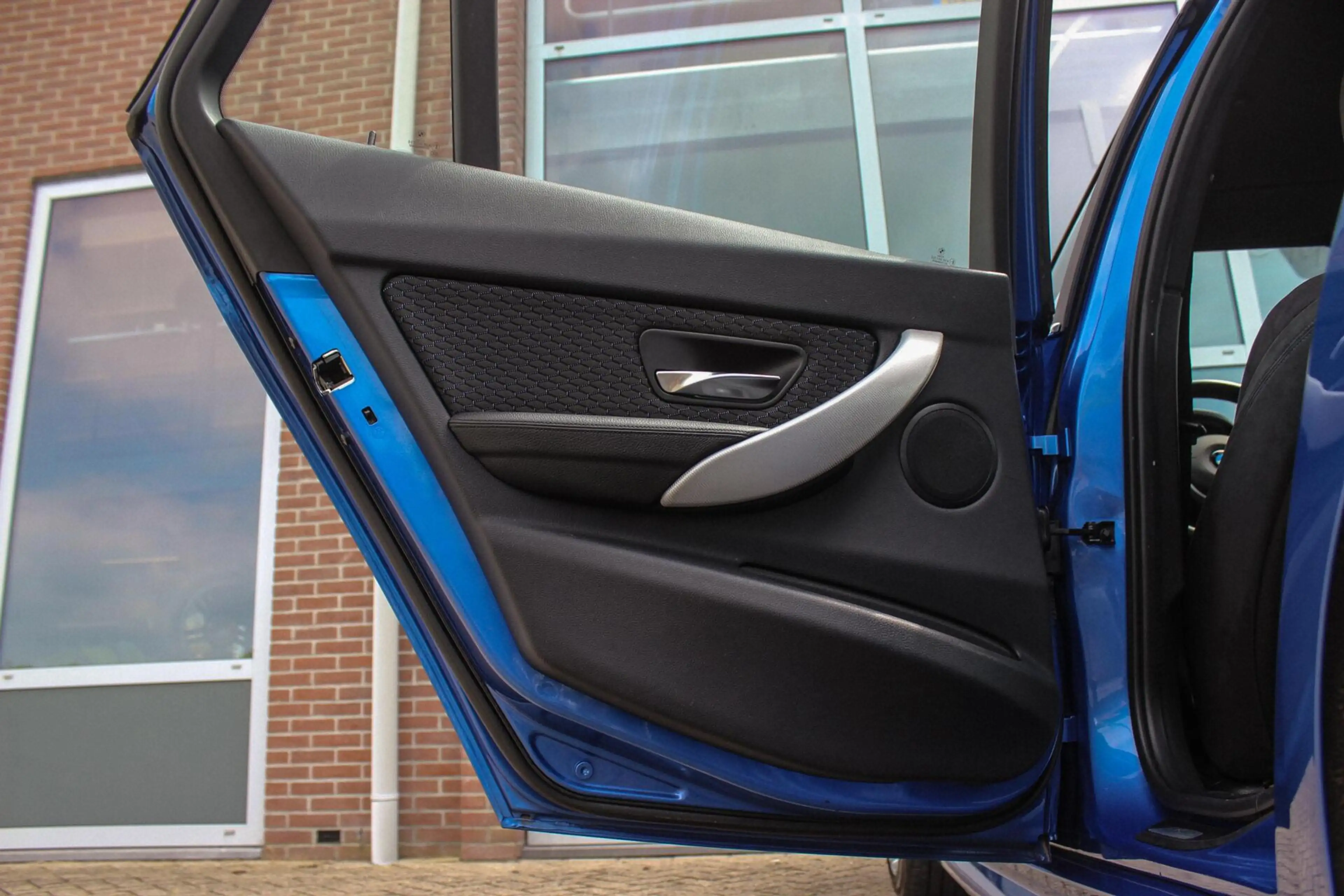 BMW 316 3-serie Touring 316i Limited Series M Sport | NL a — photo 37