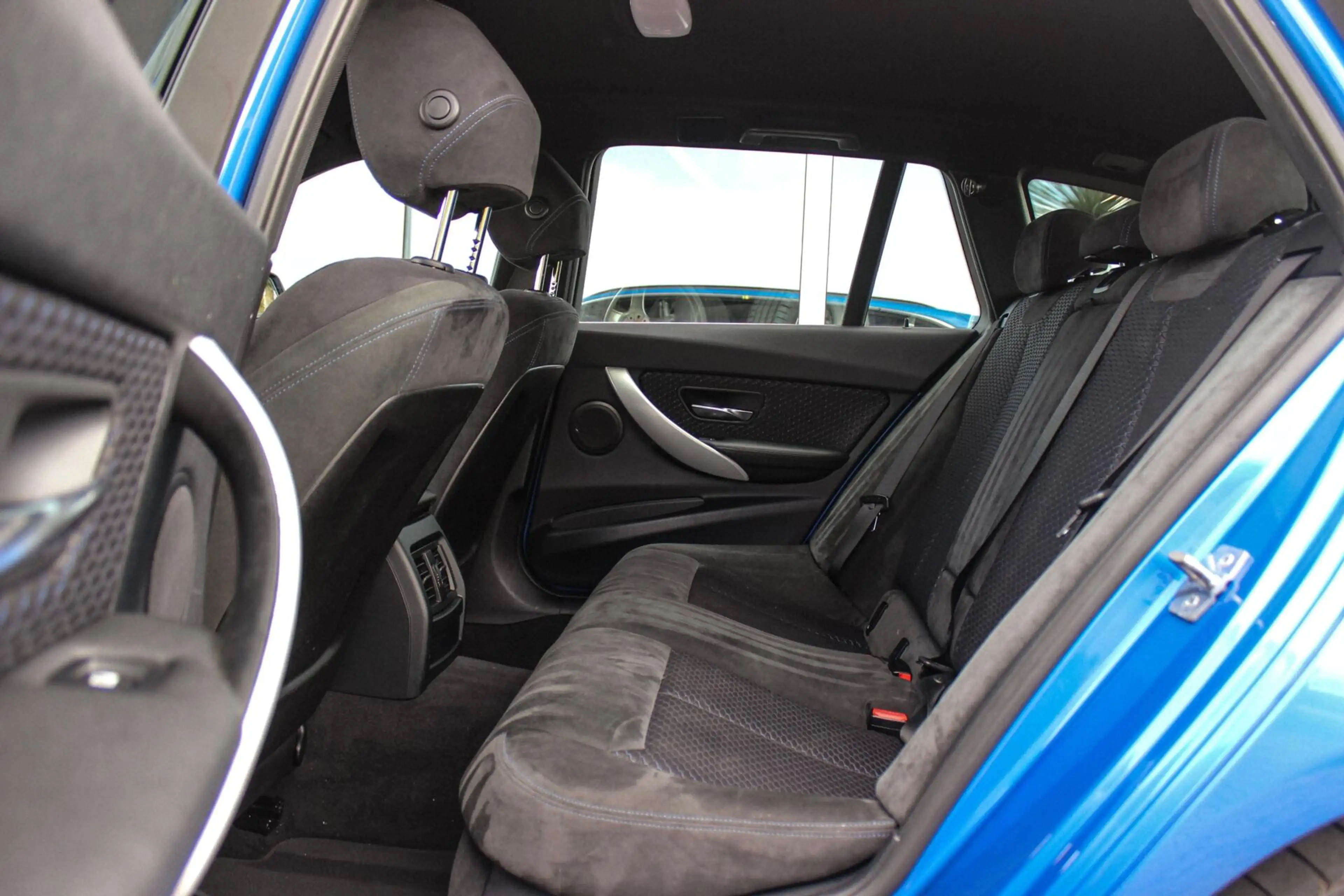 BMW 316 3-serie Touring 316i Limited Series M Sport | NL a — photo 19