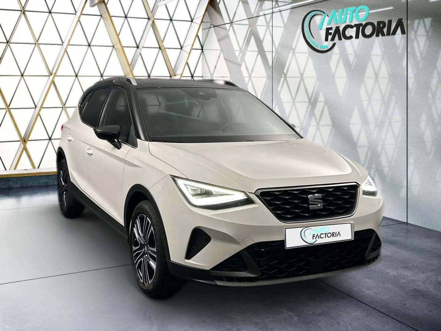 SEAT Arona -34% 1.0 TSI 110cv FR +GPS+CAM+PARK ASSIST+Opts Beige - 2