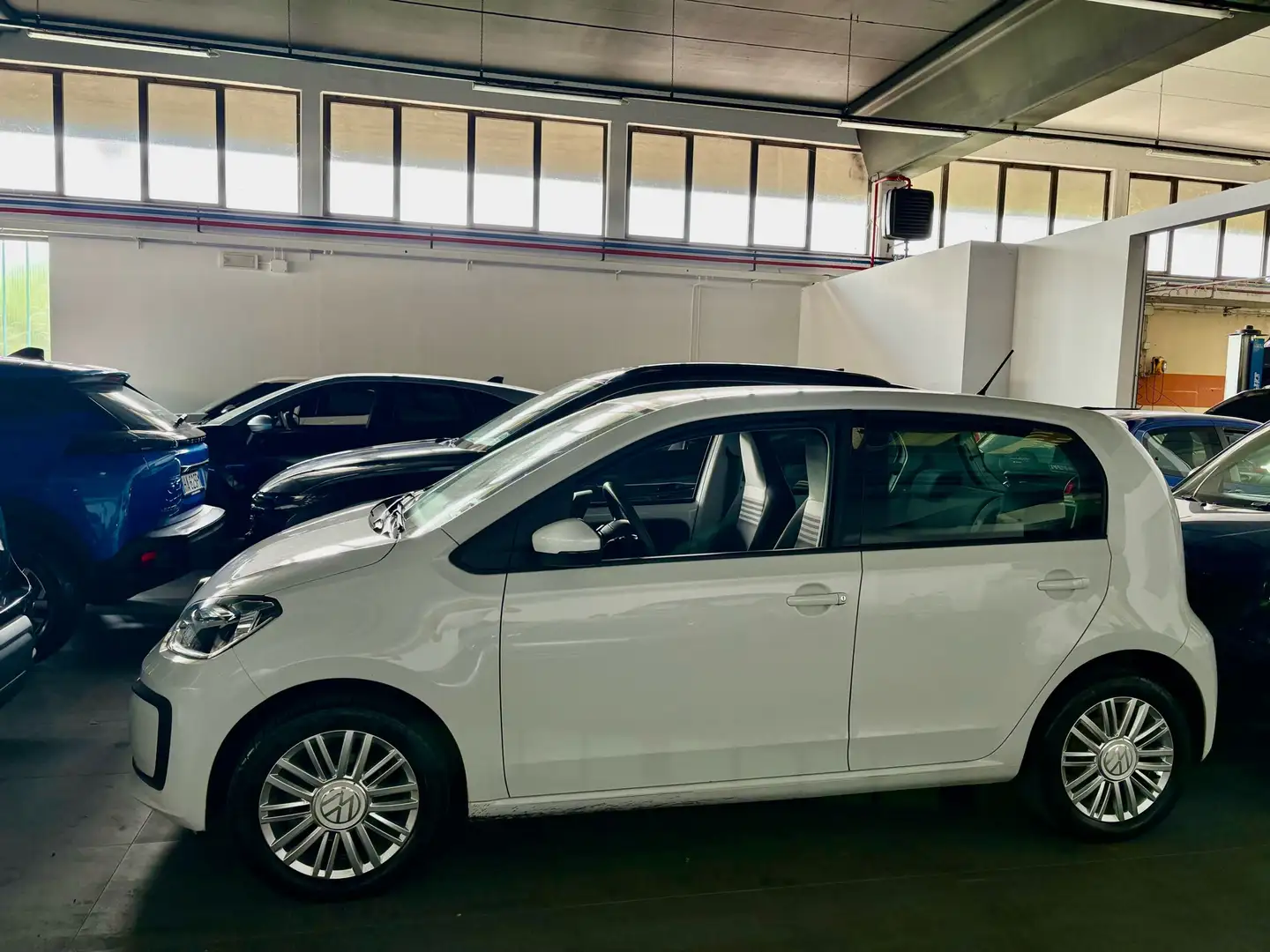 Volkswagen up! 5p 1.0 eco Move 68cv my20 Wit - 2
