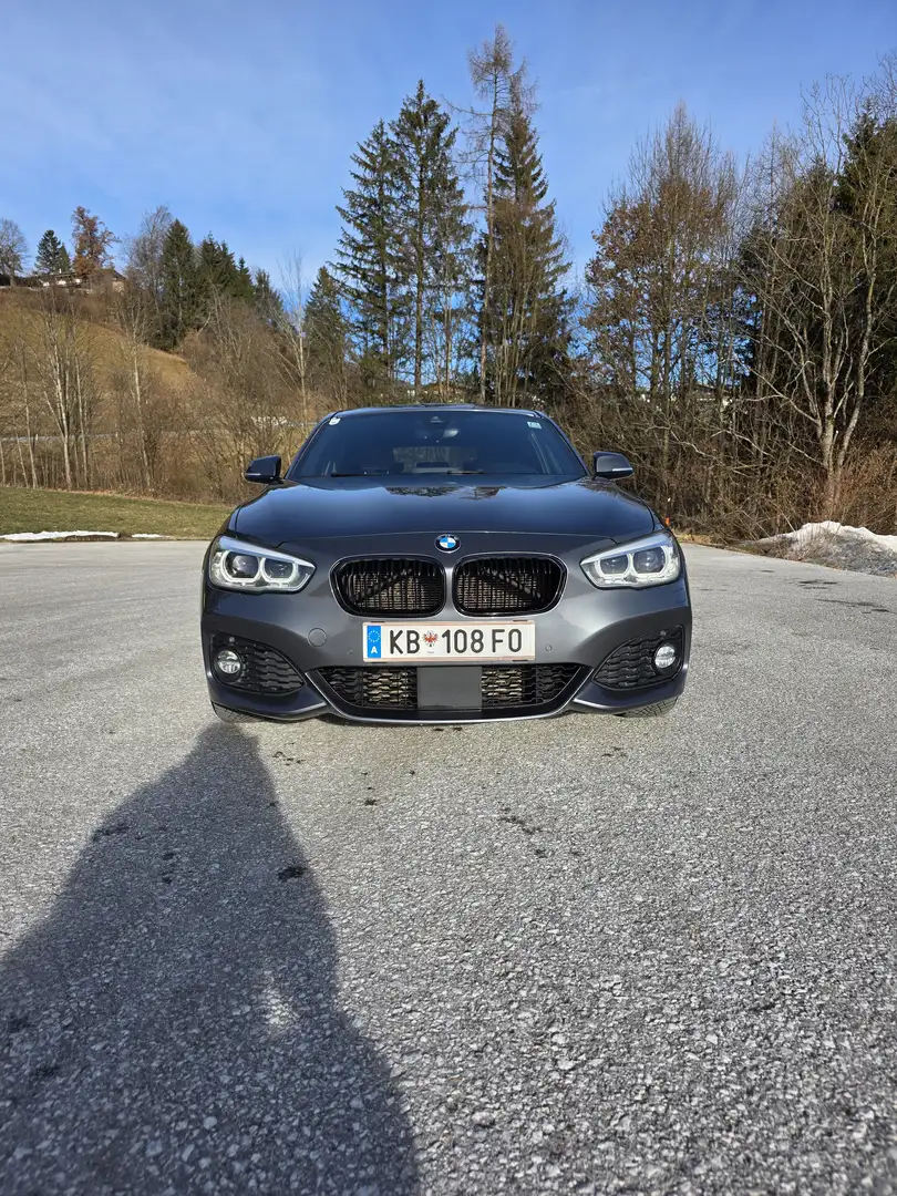 BMW 120 120d M Sport Aut. M Sport Grau - 2