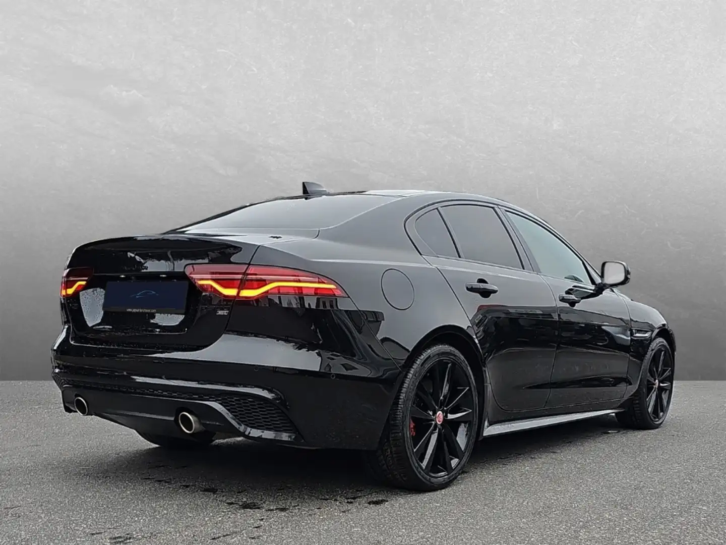 Jaguar XE P300 AWD R-Dynamic Black Noir - 2